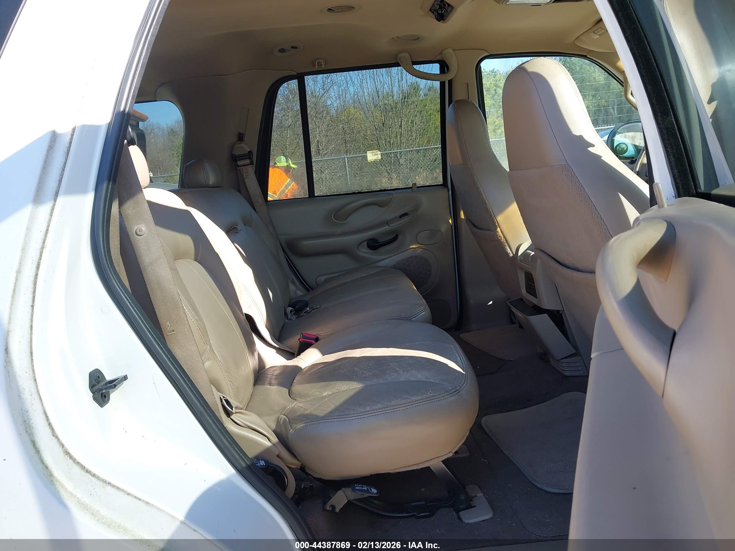FORD EXPEDITION image 8