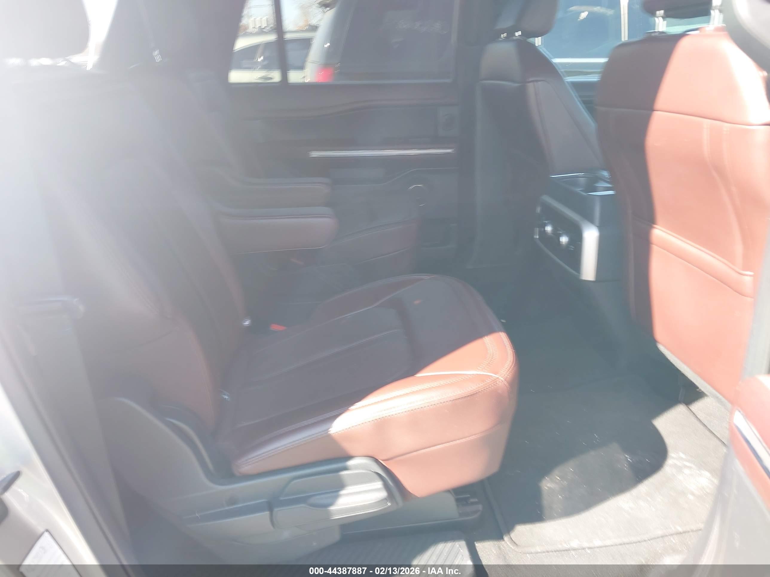 FORD EXPEDITION image 8