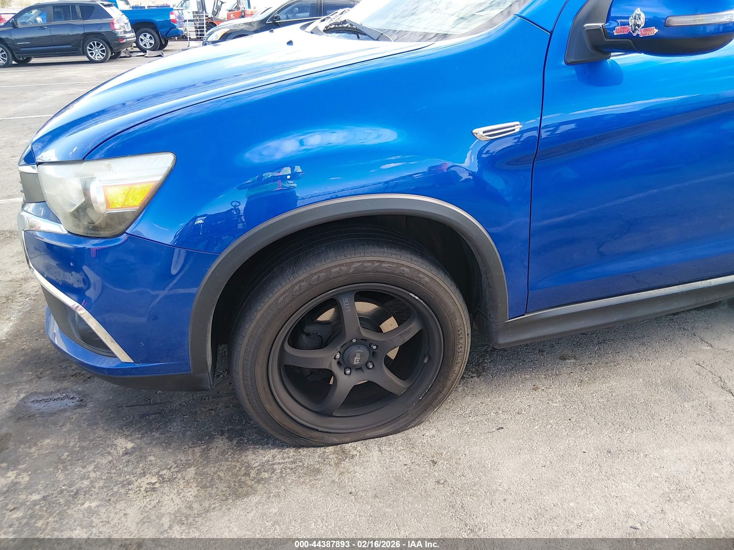 MITSUBISHI OUTLANDER image 6