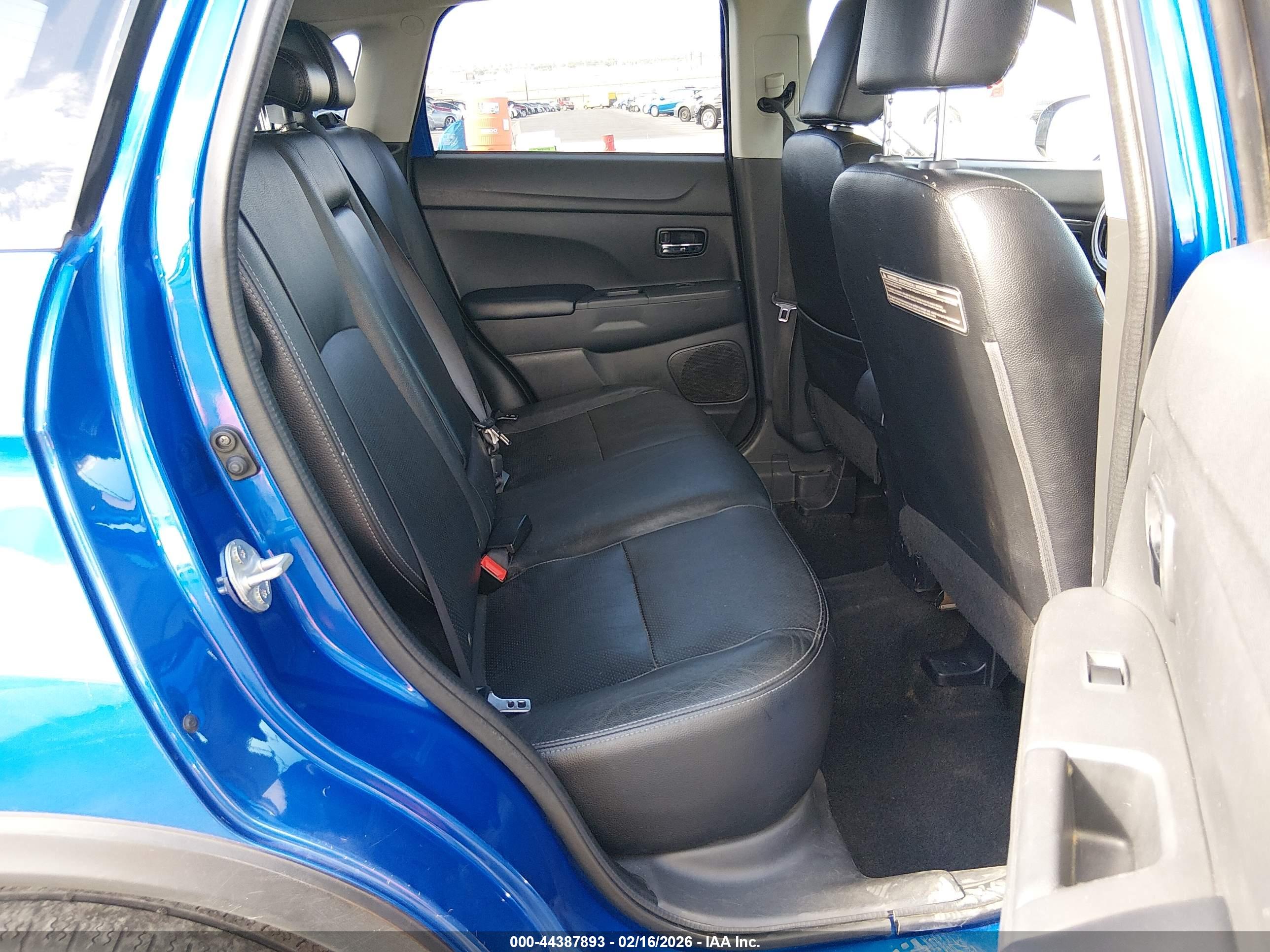 MITSUBISHI OUTLANDER image 8