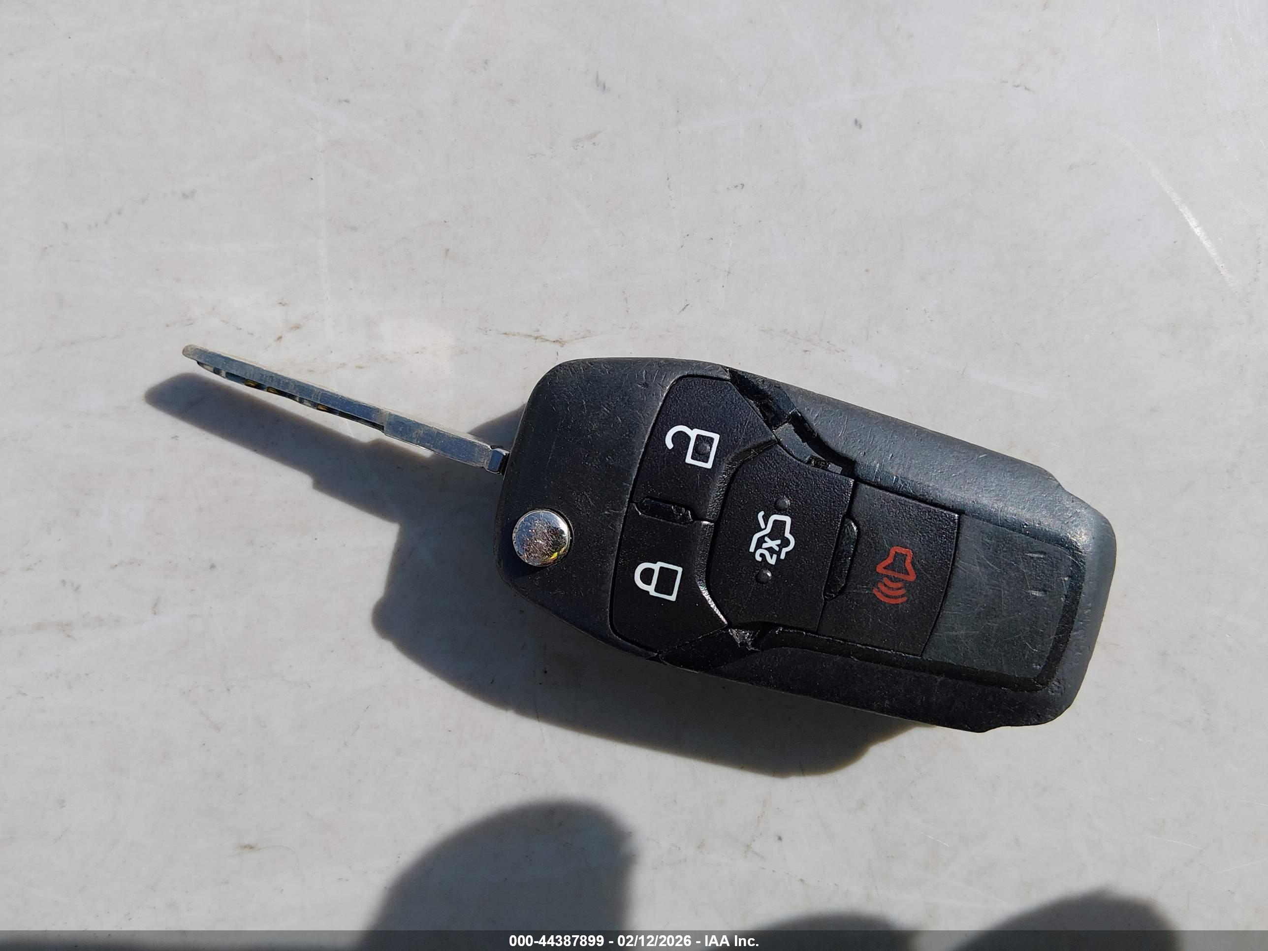 FORD FUSION image 11