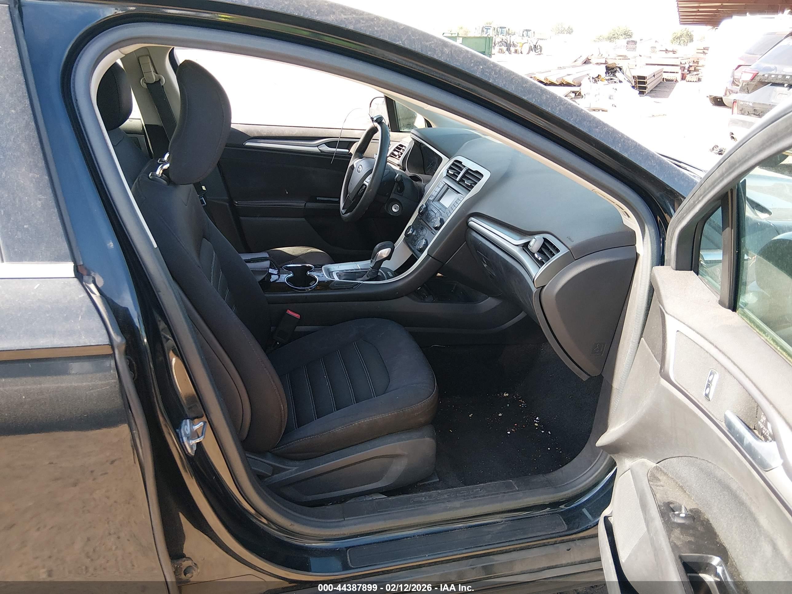 FORD FUSION image 5