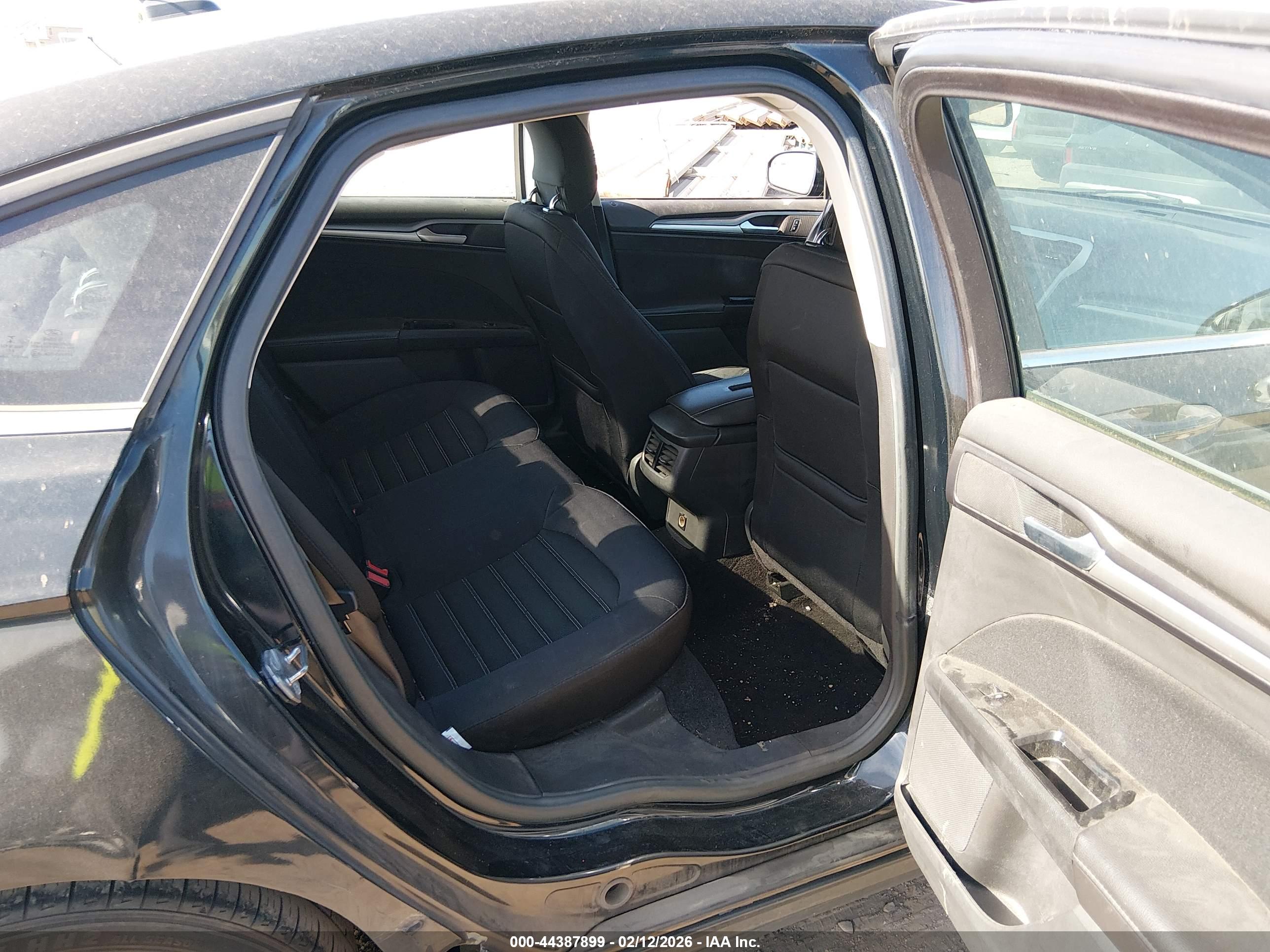 FORD FUSION image 8