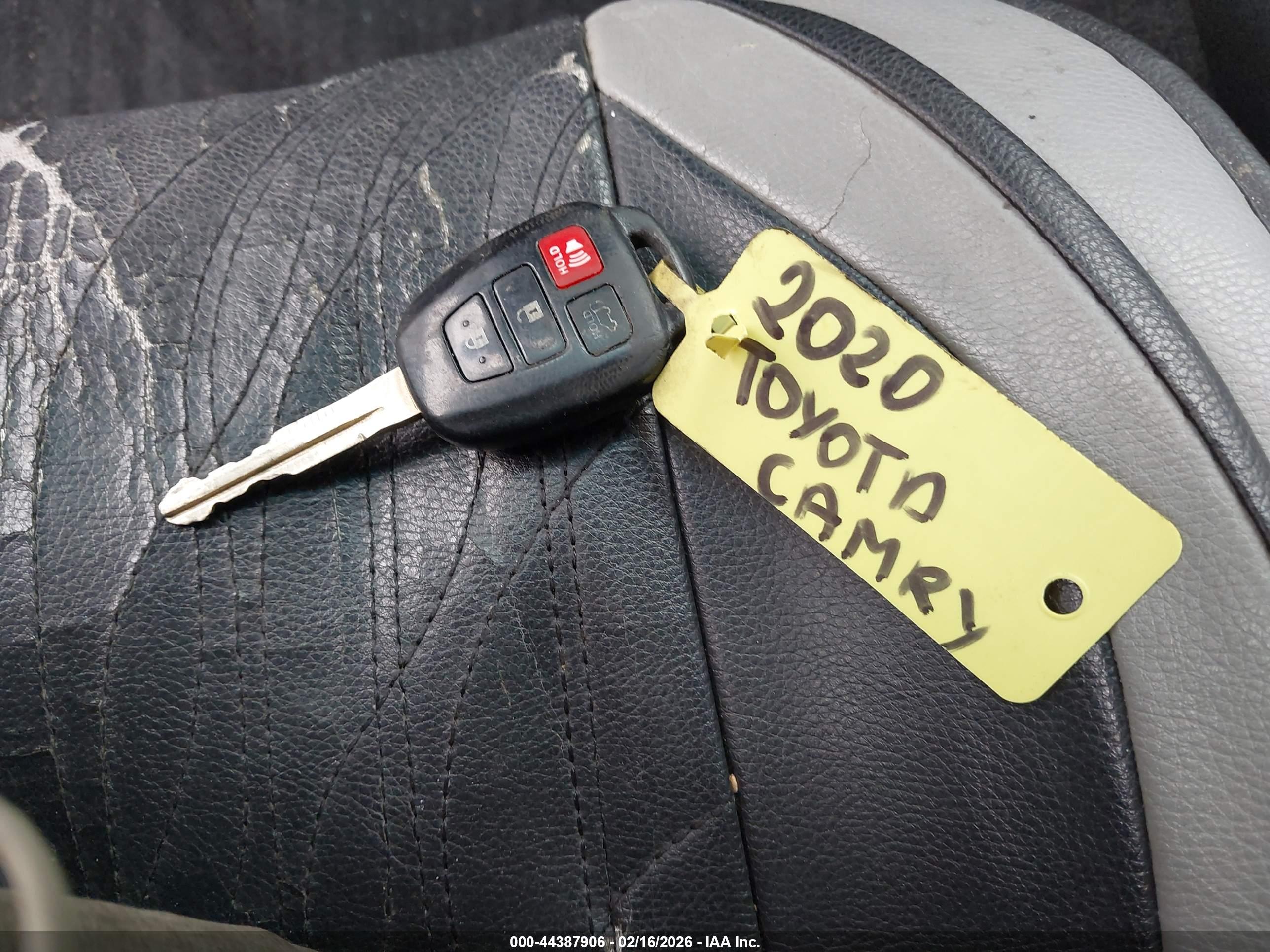 TOYOTA CAMRY image 11