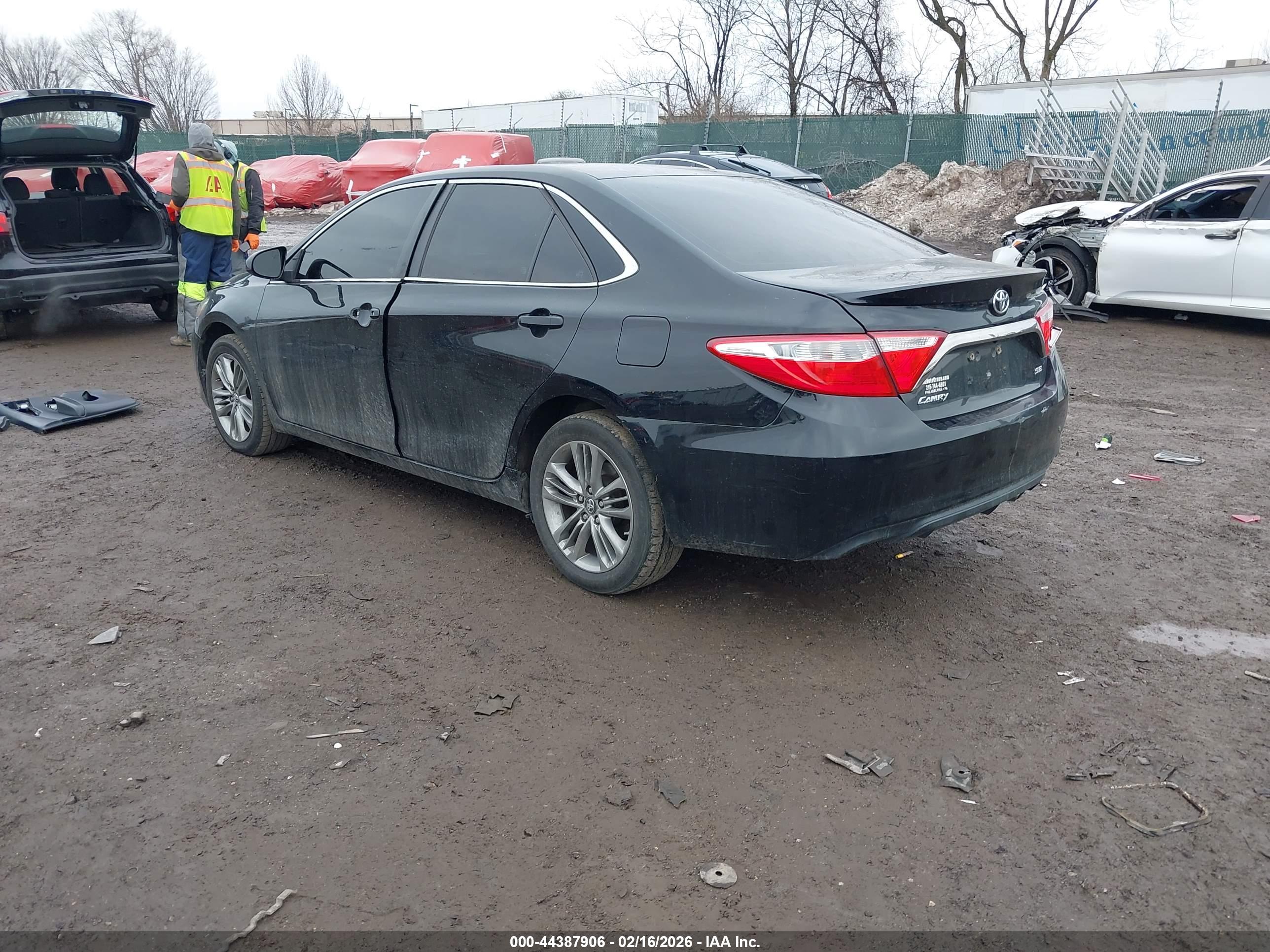 TOYOTA CAMRY image 3