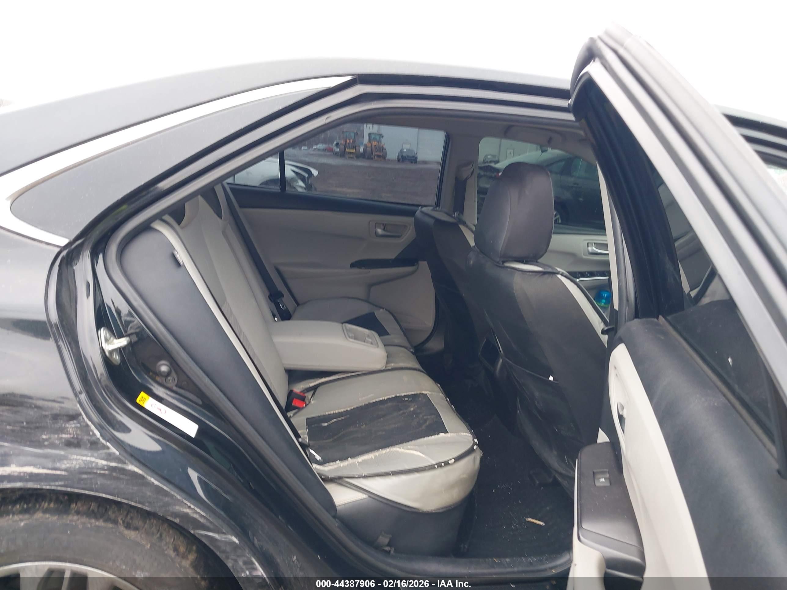 TOYOTA CAMRY image 8