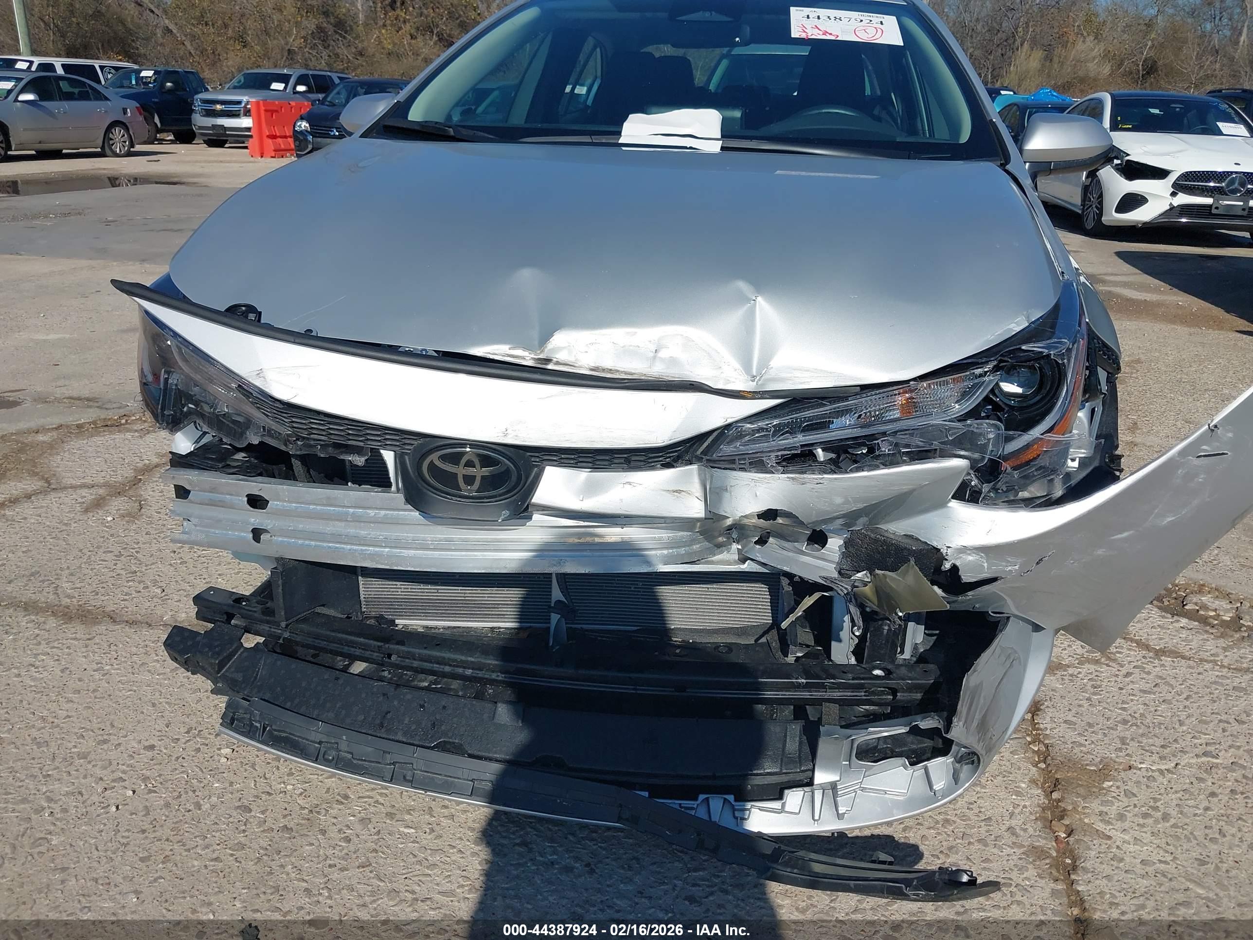 TOYOTA COROLLA image 6