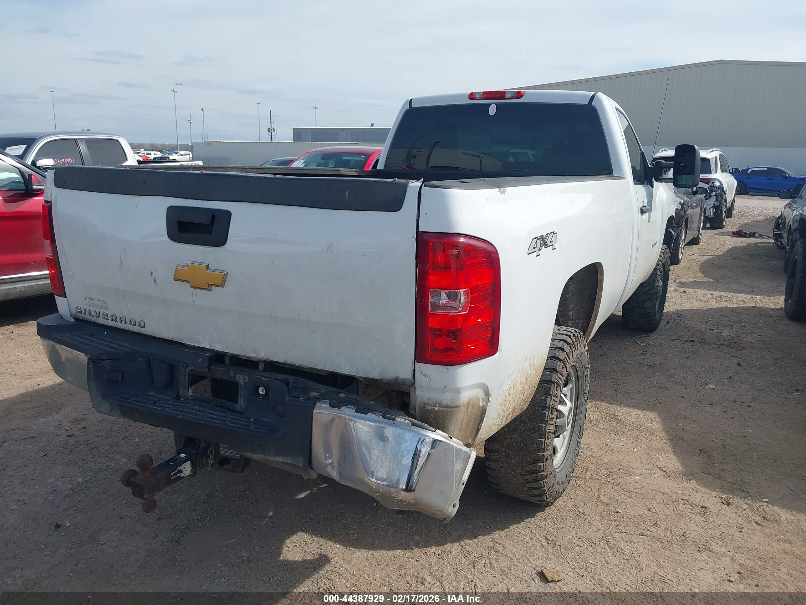 CHEVROLET SILVERADO image 4