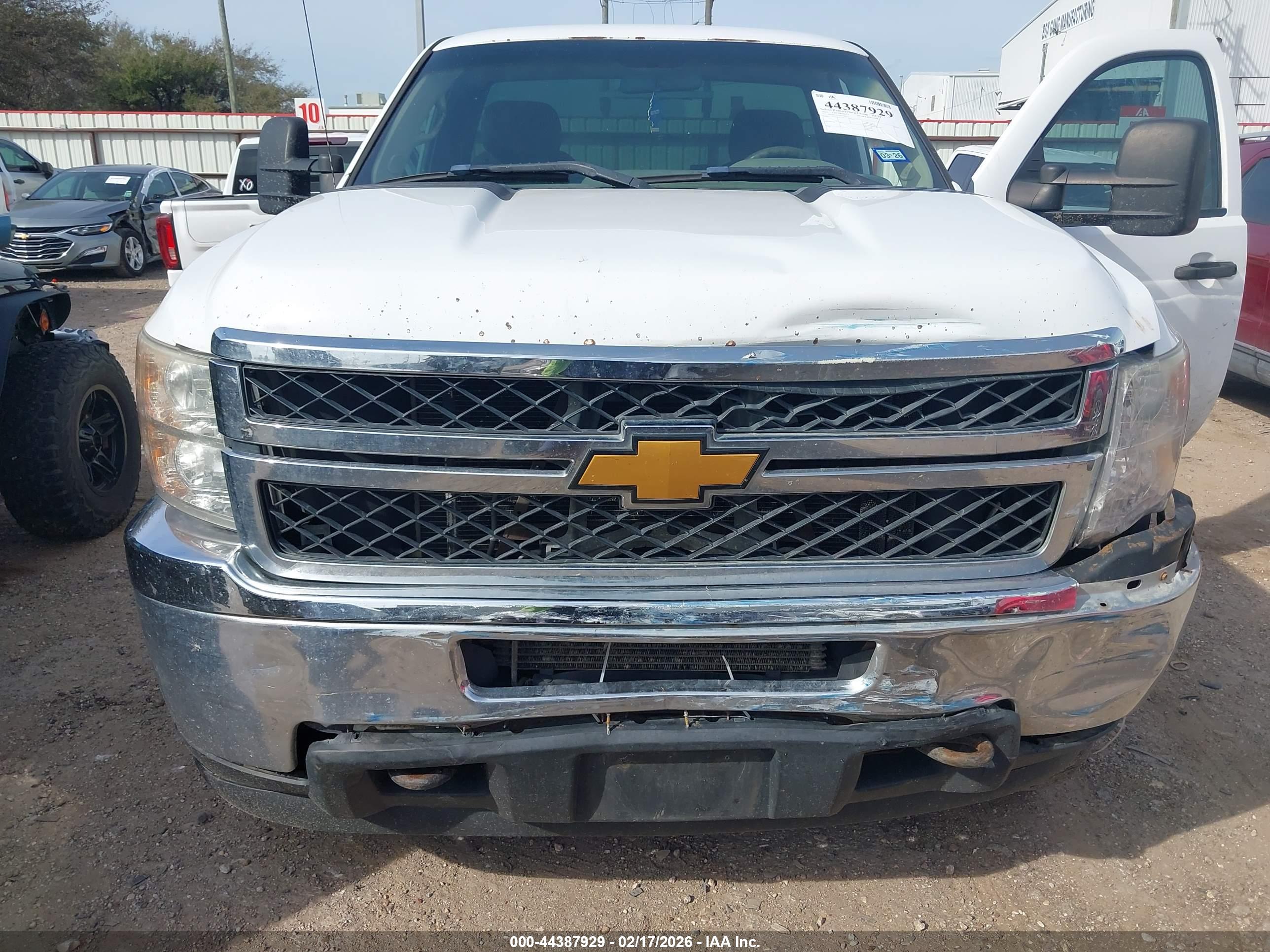 CHEVROLET SILVERADO image 6