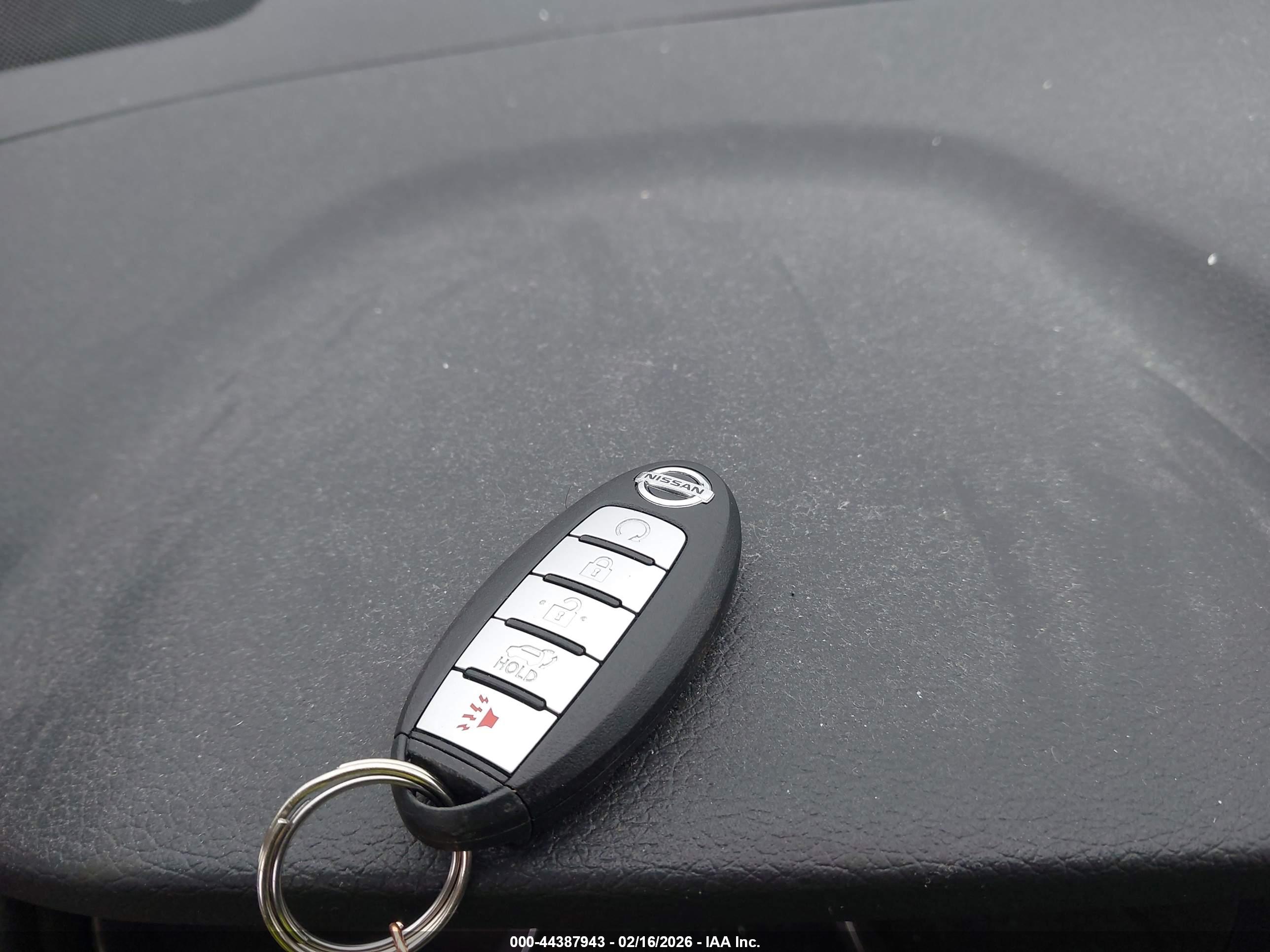 NISSAN ROGUE image 11