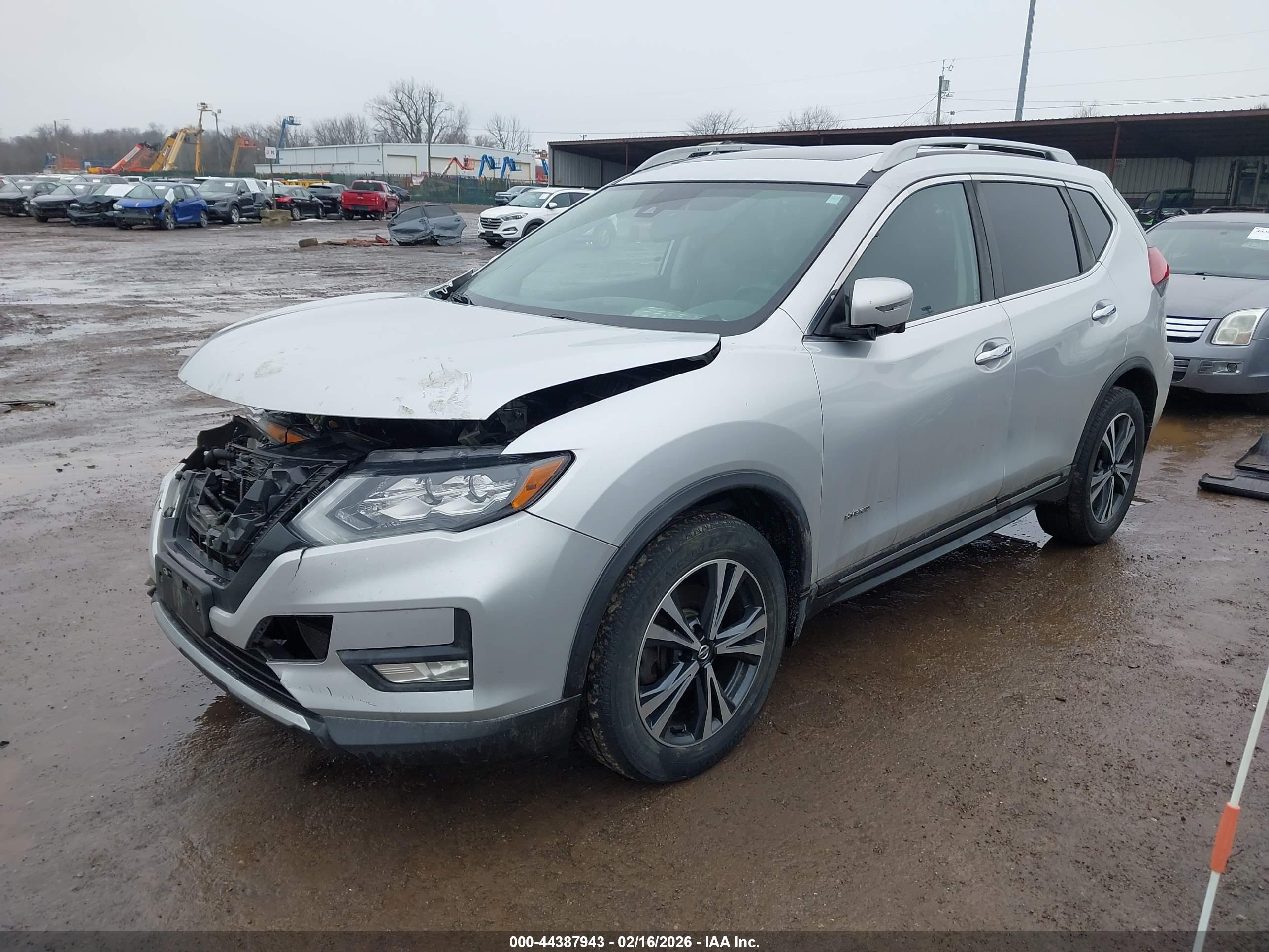 NISSAN ROGUE image 2