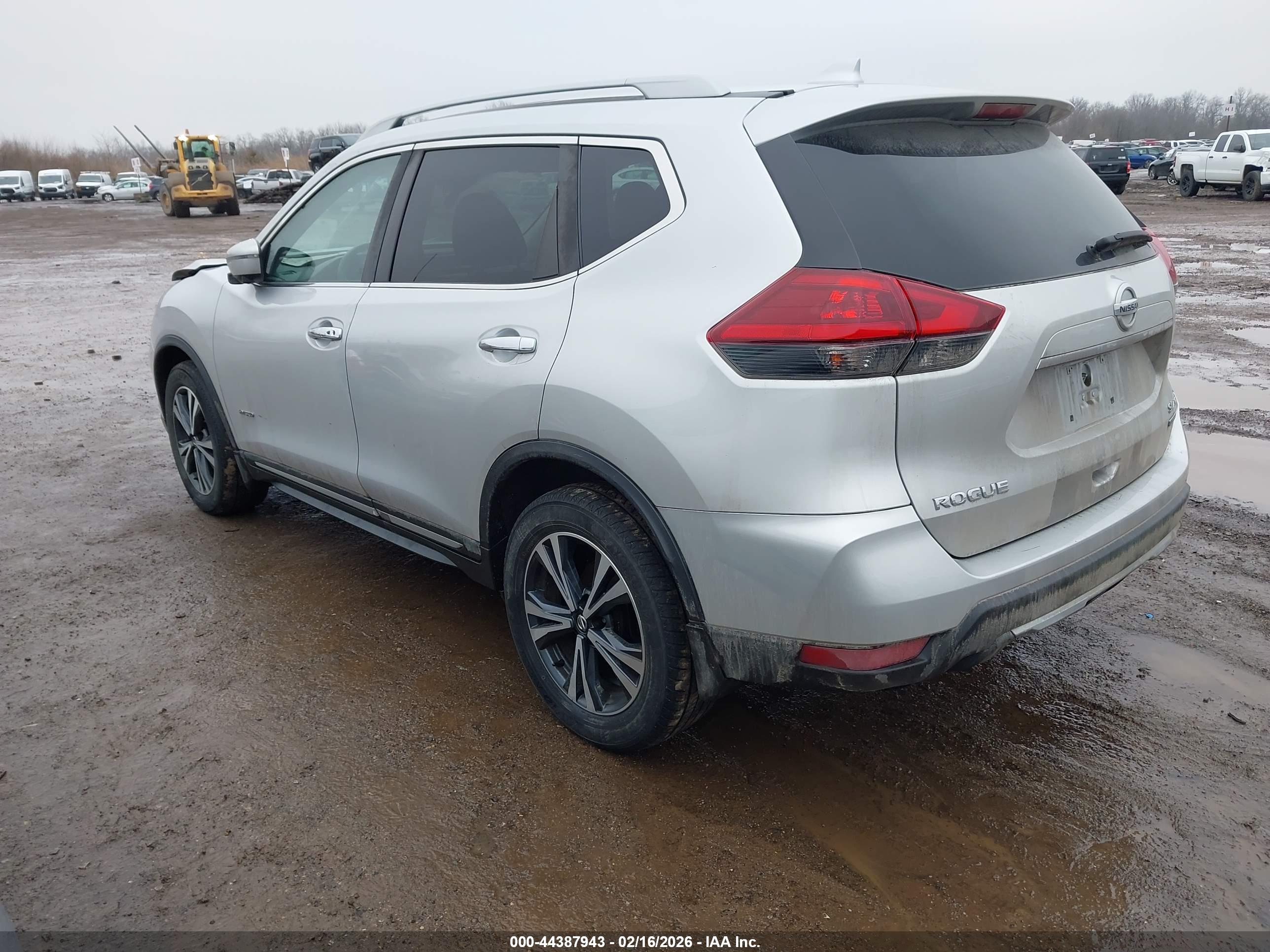 NISSAN ROGUE image 3