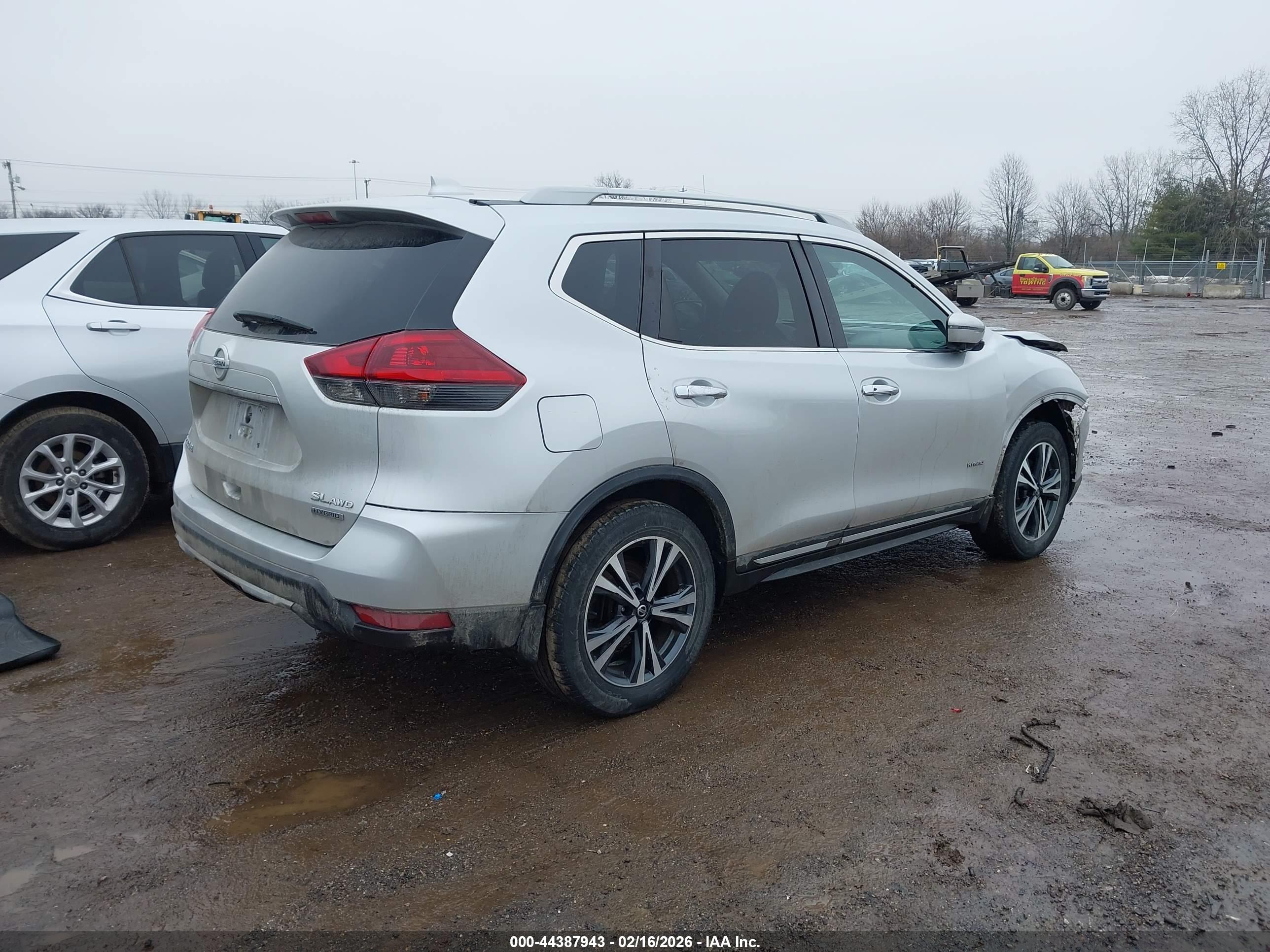 NISSAN ROGUE image 4