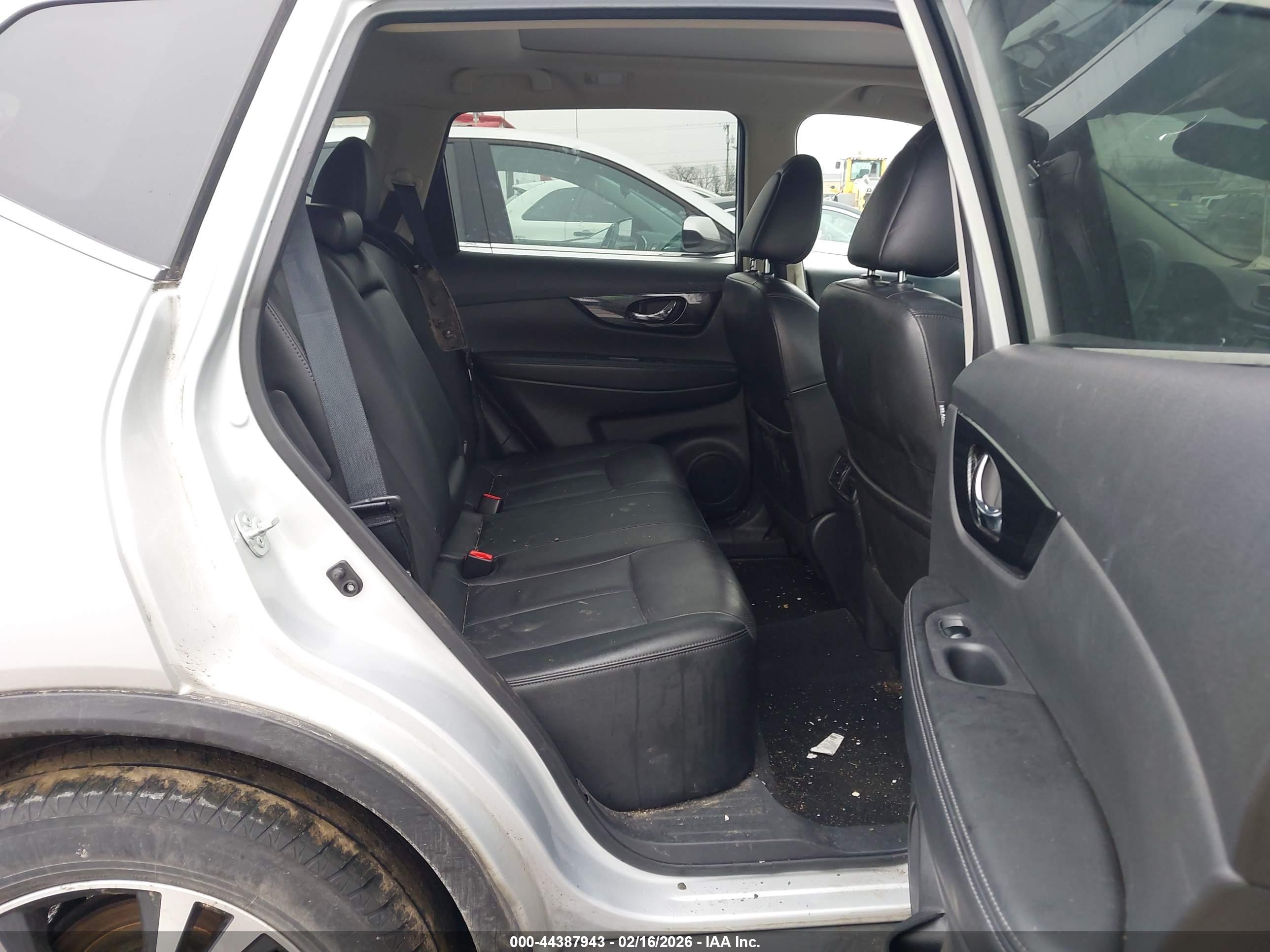 NISSAN ROGUE image 8