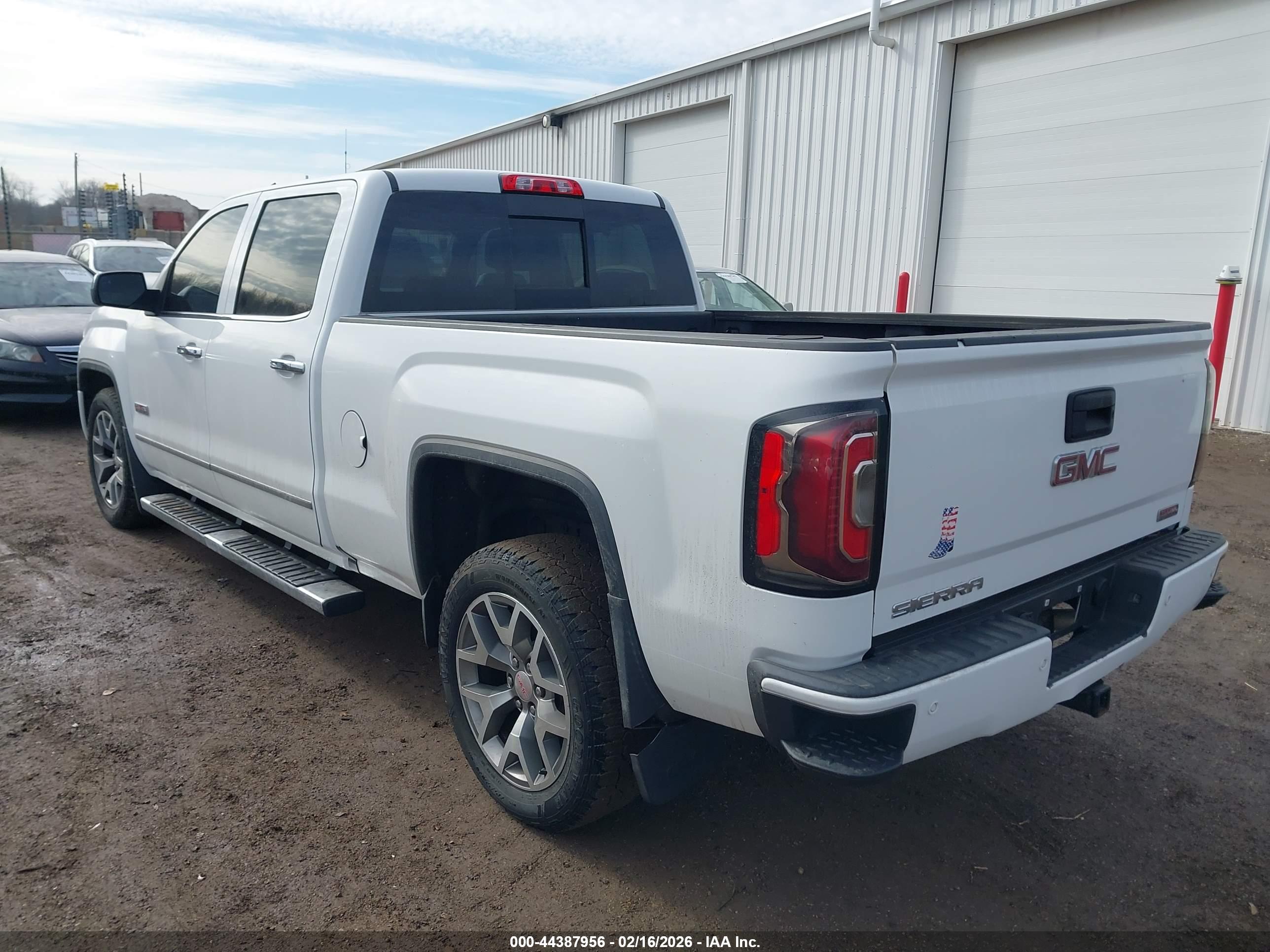 GMC SIERRA image 3