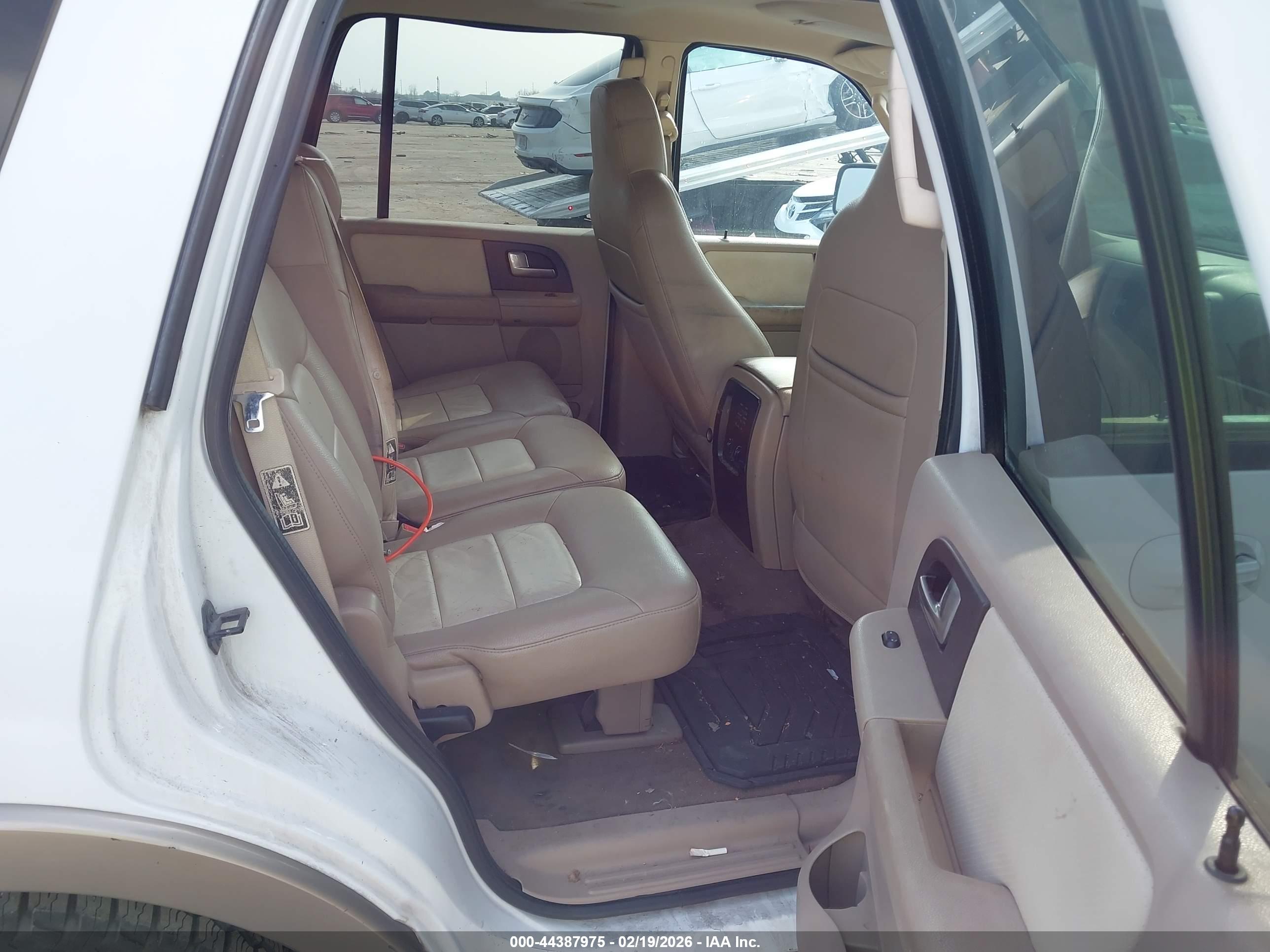 FORD EXPEDITION image 8