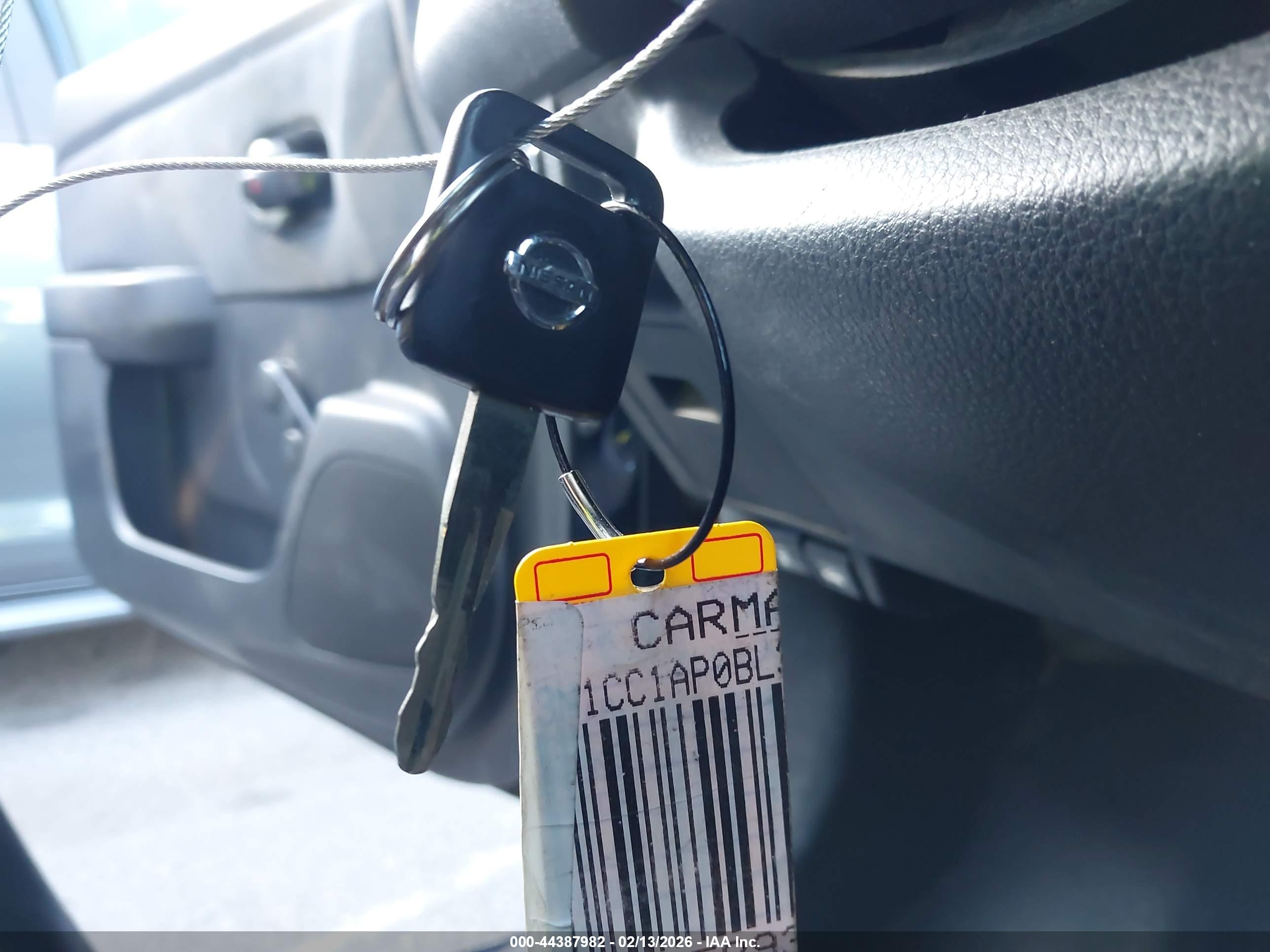 NISSAN VERSA image 11