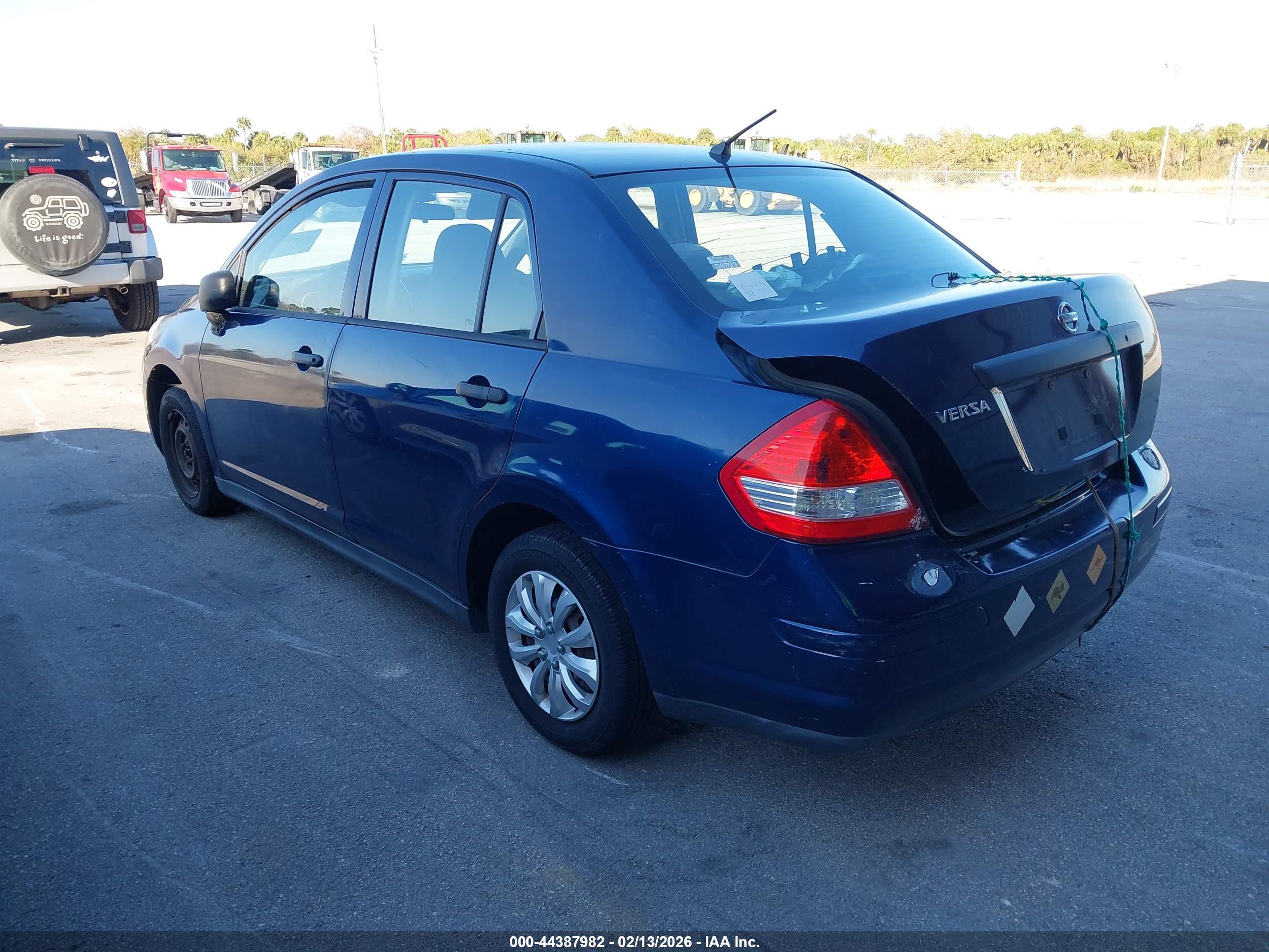 NISSAN VERSA image 3
