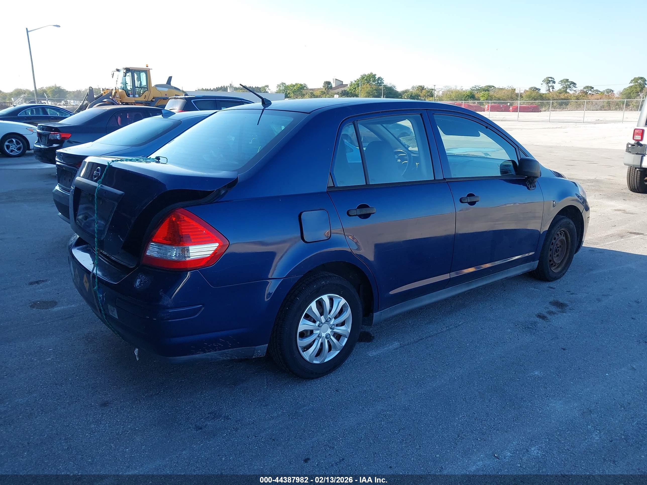 NISSAN VERSA image 4