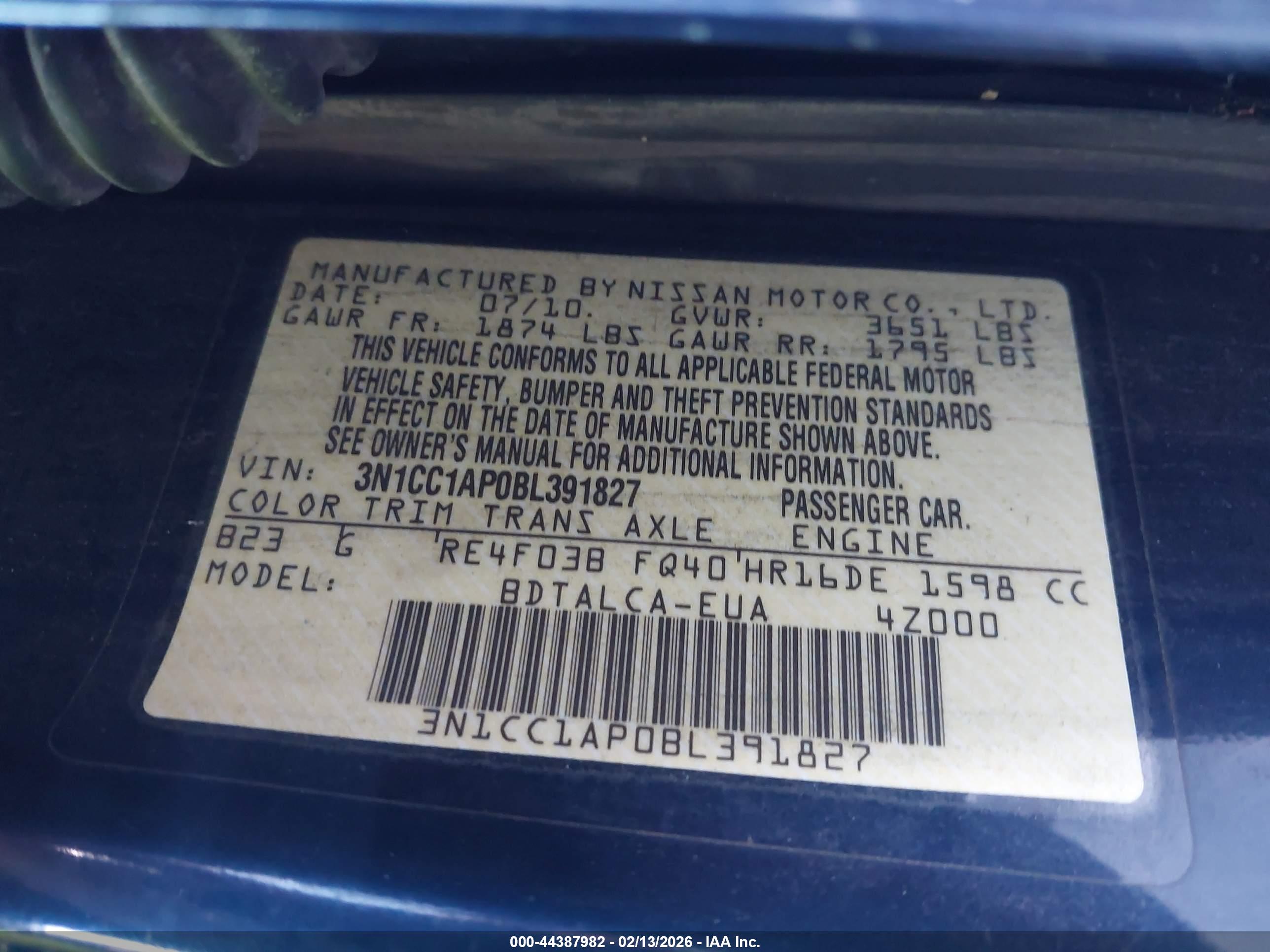 NISSAN VERSA image 9