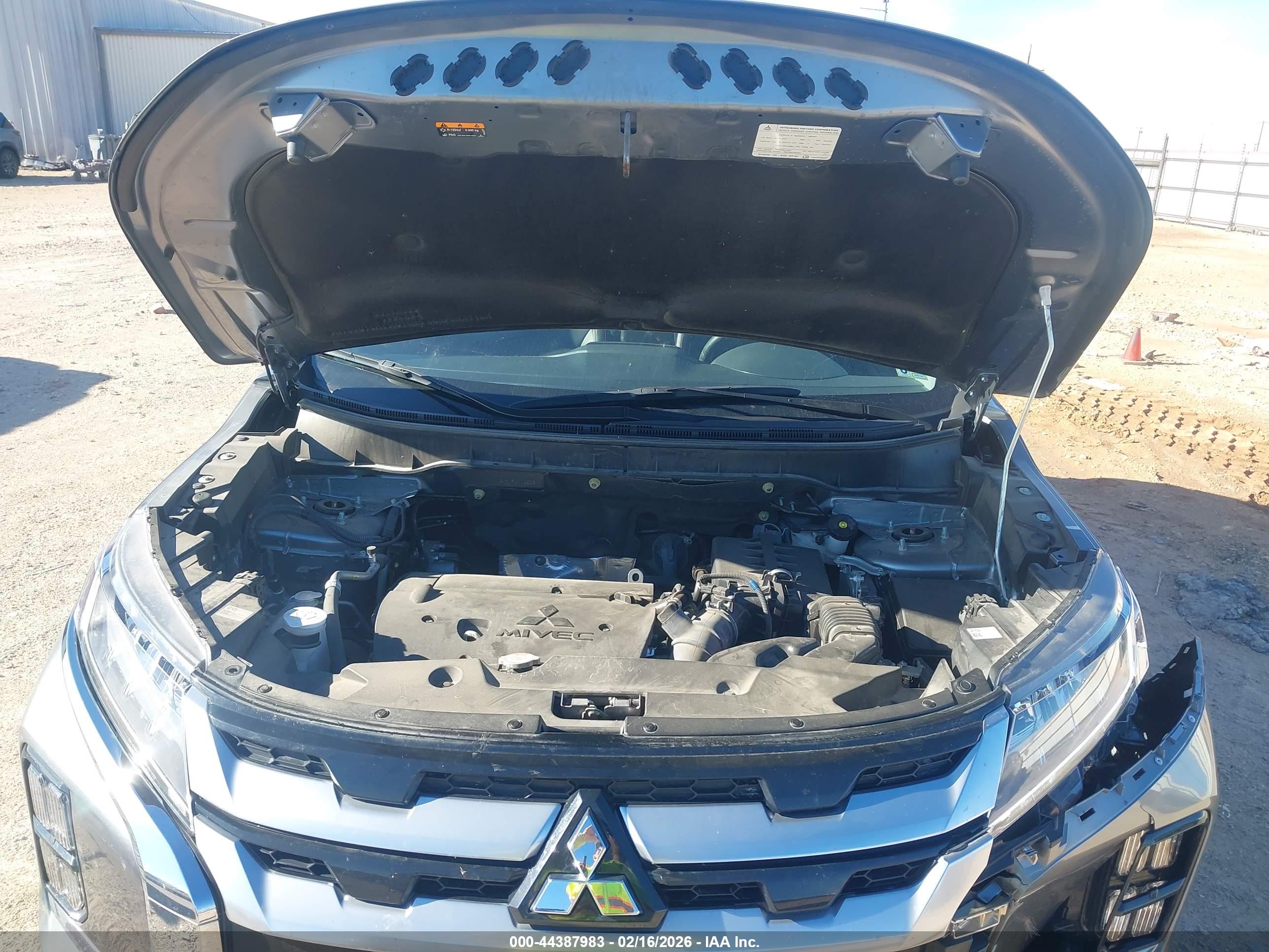 MITSUBISHI OUTLANDER image 10