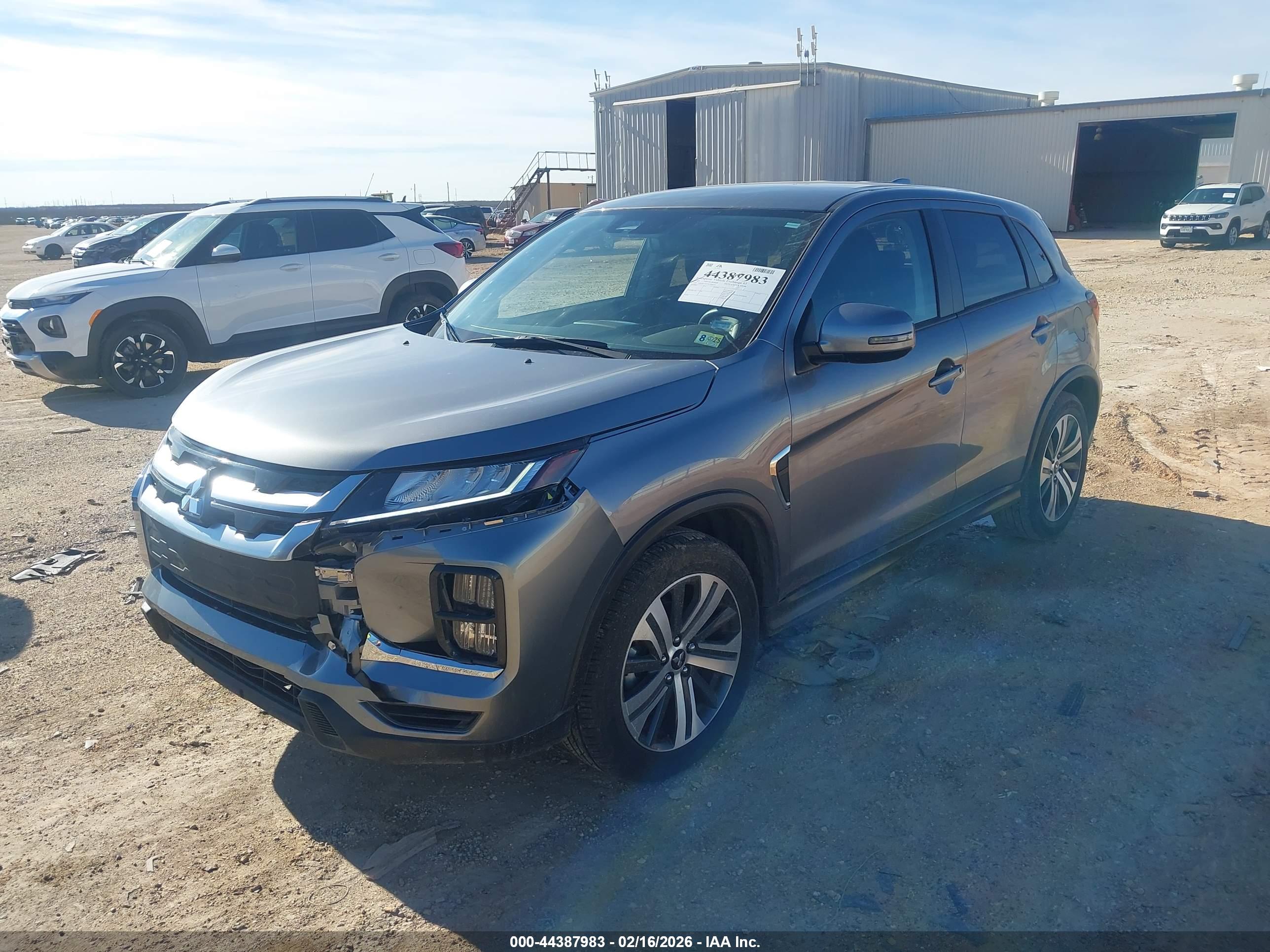 MITSUBISHI OUTLANDER image 2