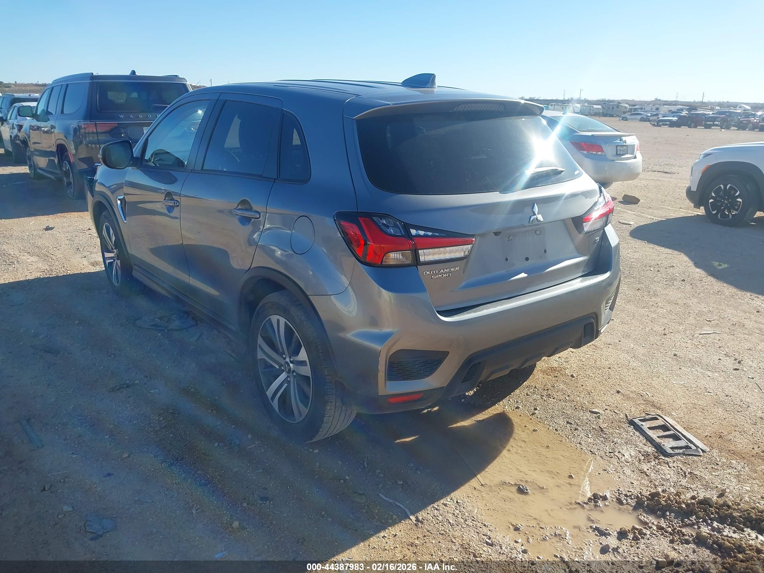 MITSUBISHI OUTLANDER image 3