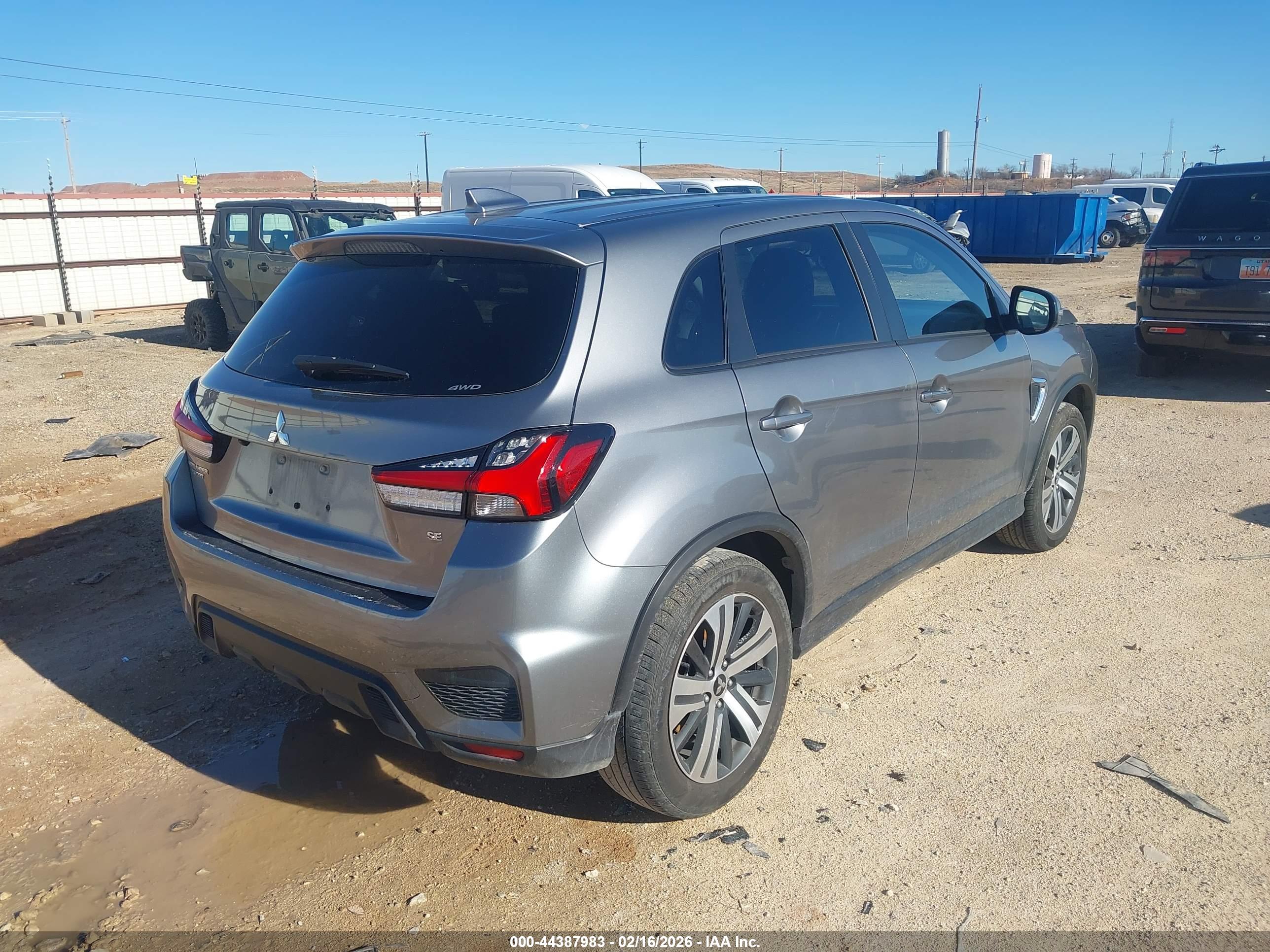 MITSUBISHI OUTLANDER image 4