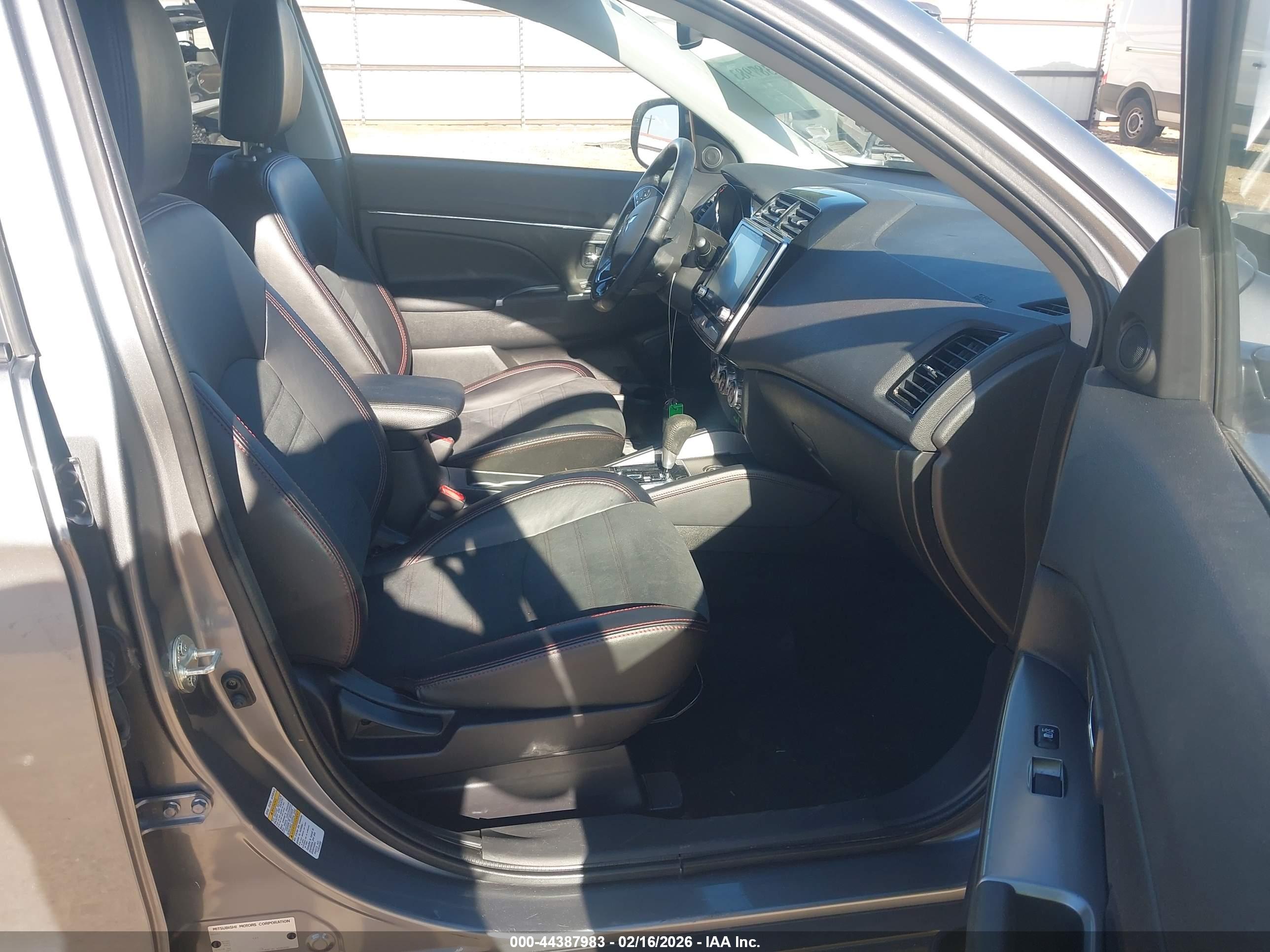 MITSUBISHI OUTLANDER image 5