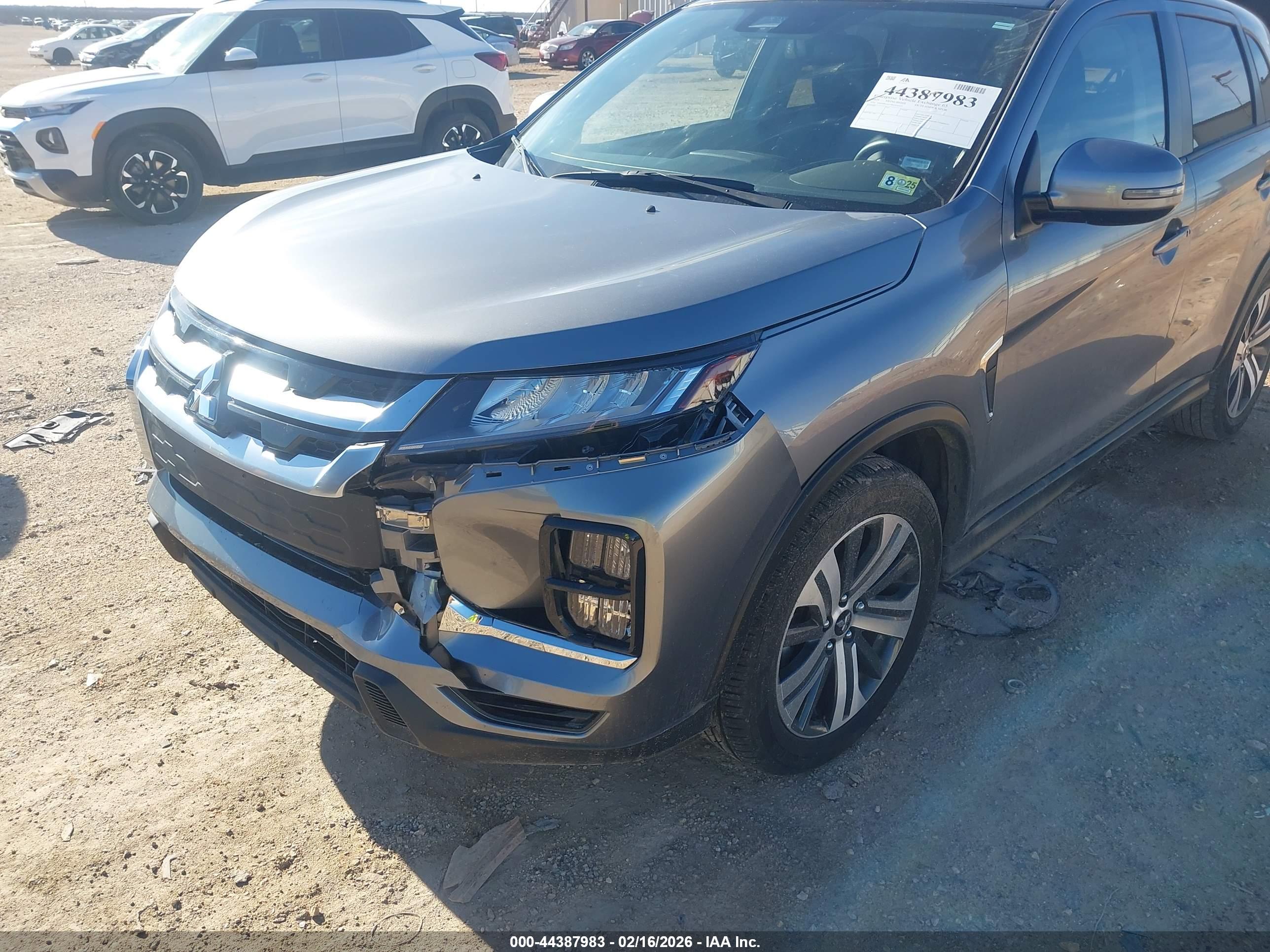 MITSUBISHI OUTLANDER image 6