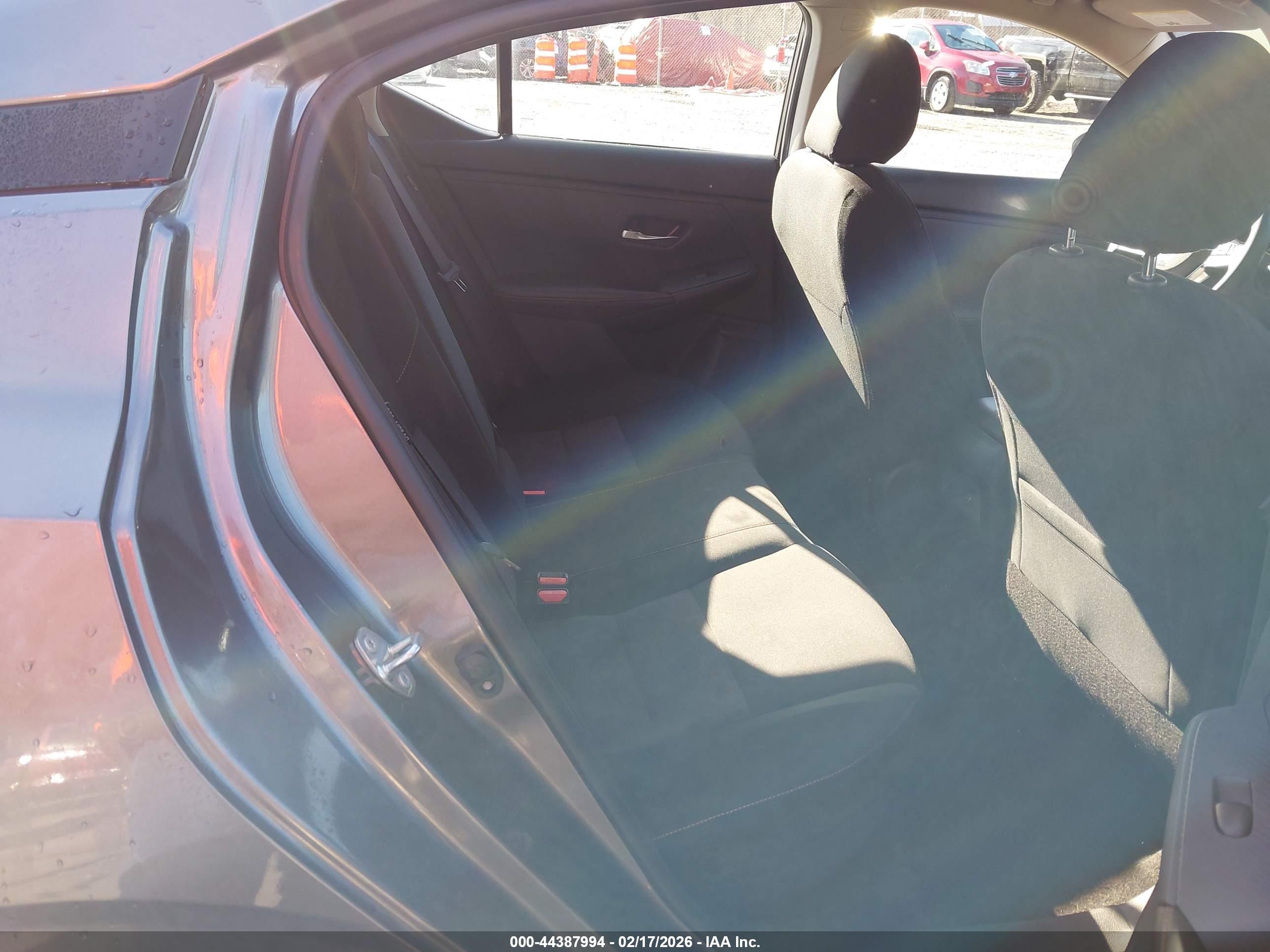 NISSAN SENTRA image 8