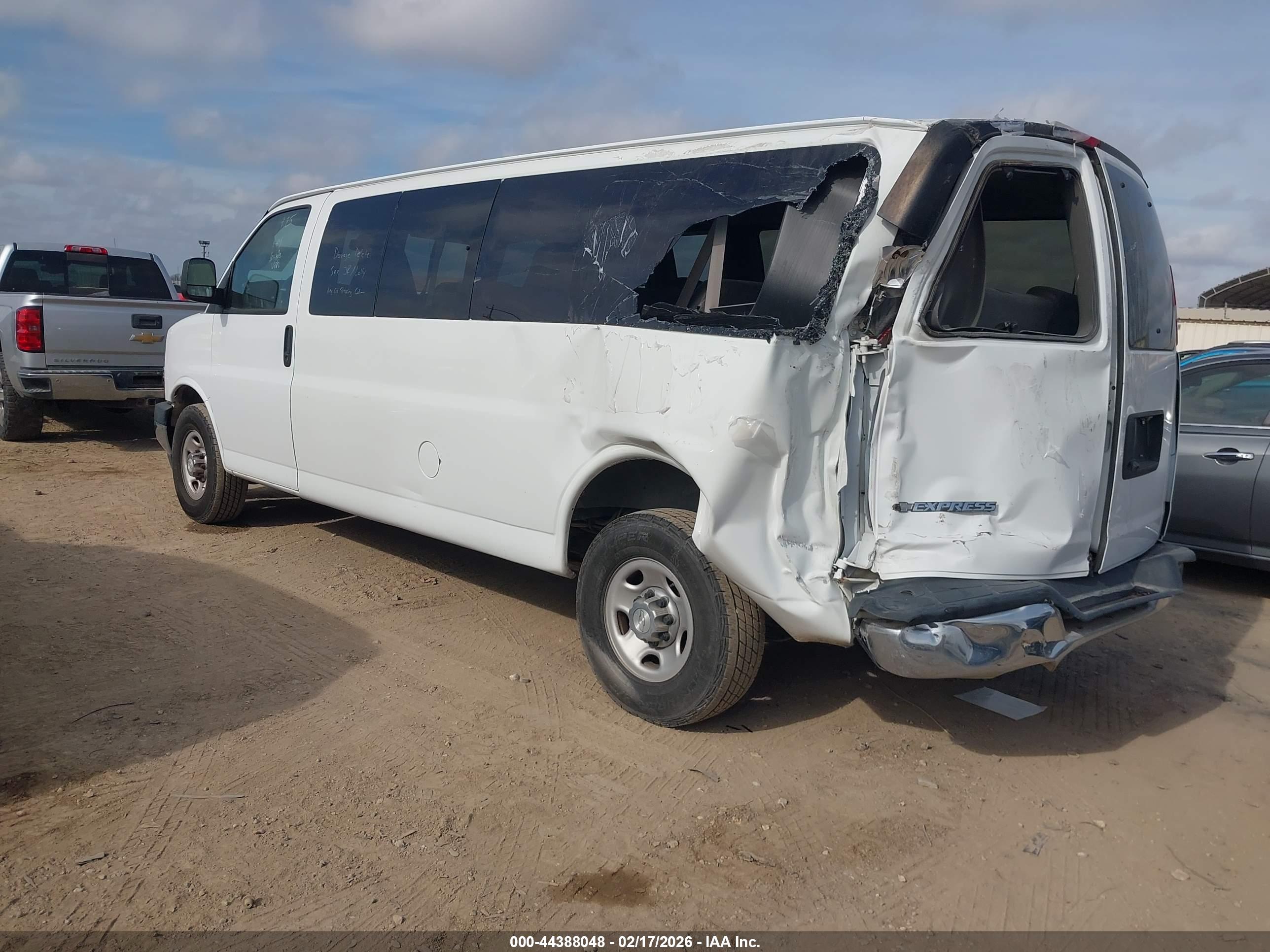 CHEVROLET EXPRESS image 3
