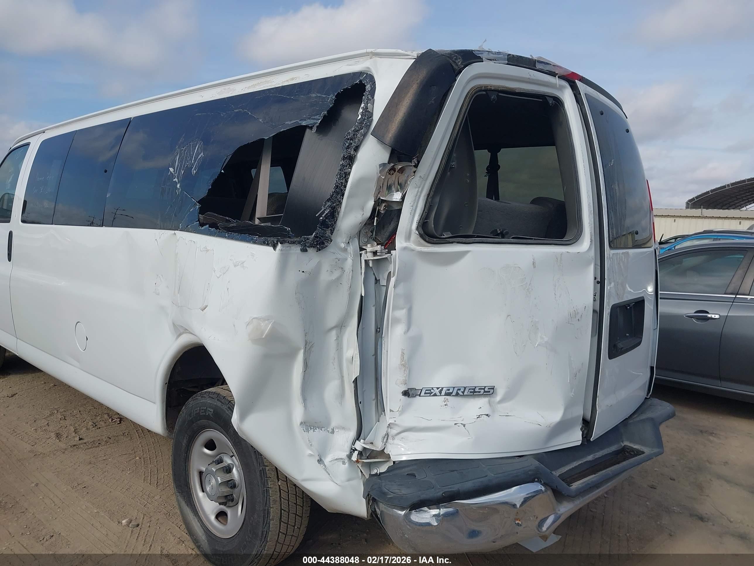 CHEVROLET EXPRESS image 6