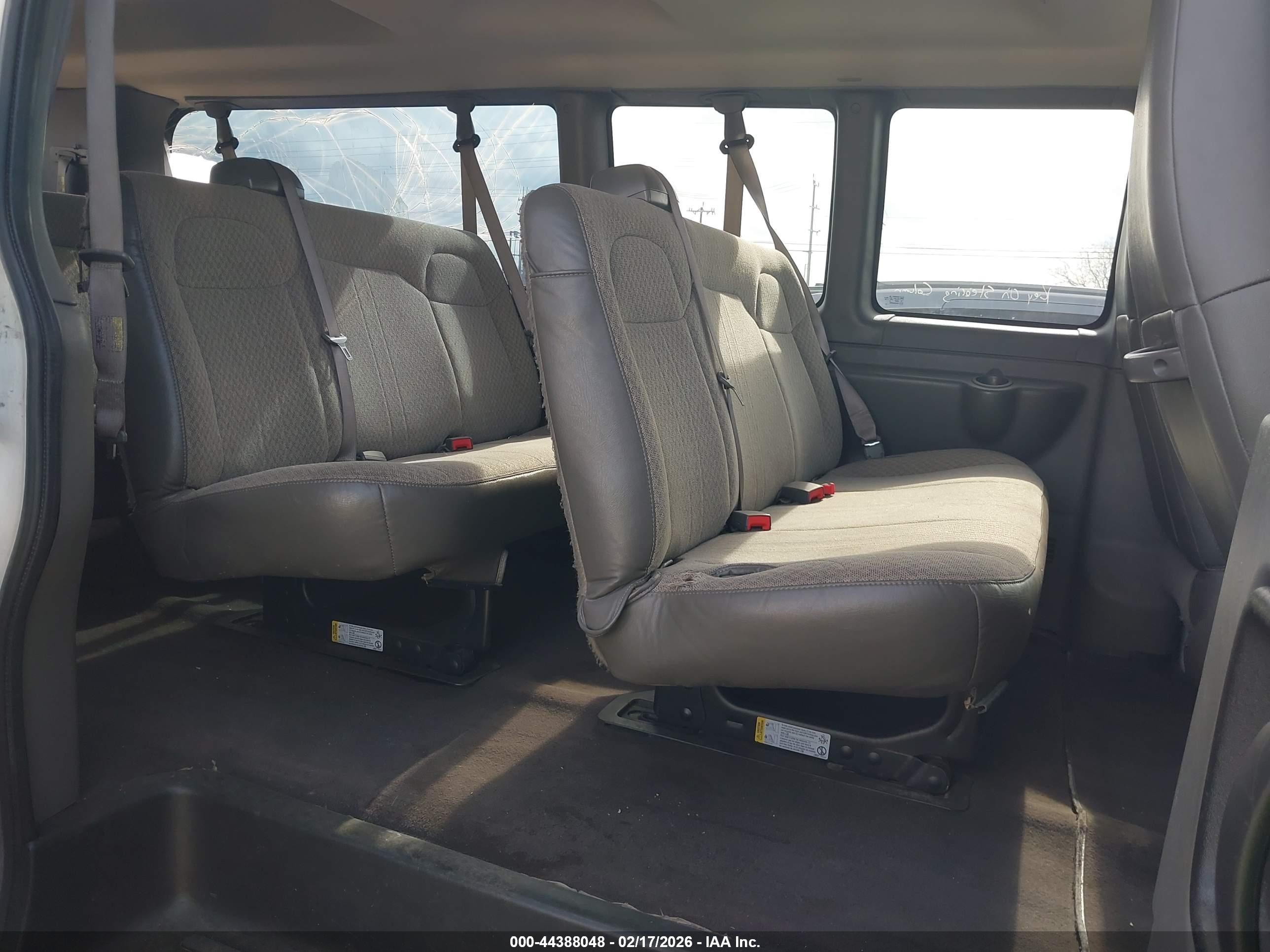CHEVROLET EXPRESS image 8