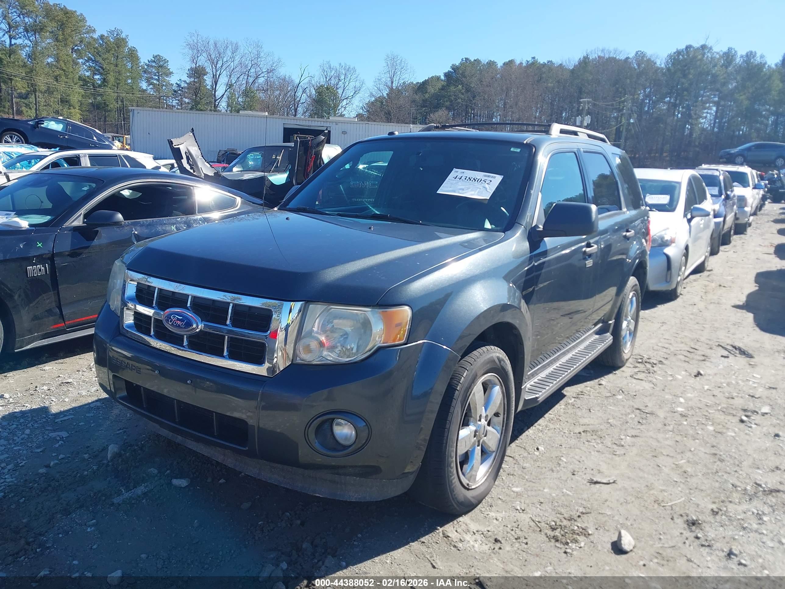 FORD ESCAPE image 2