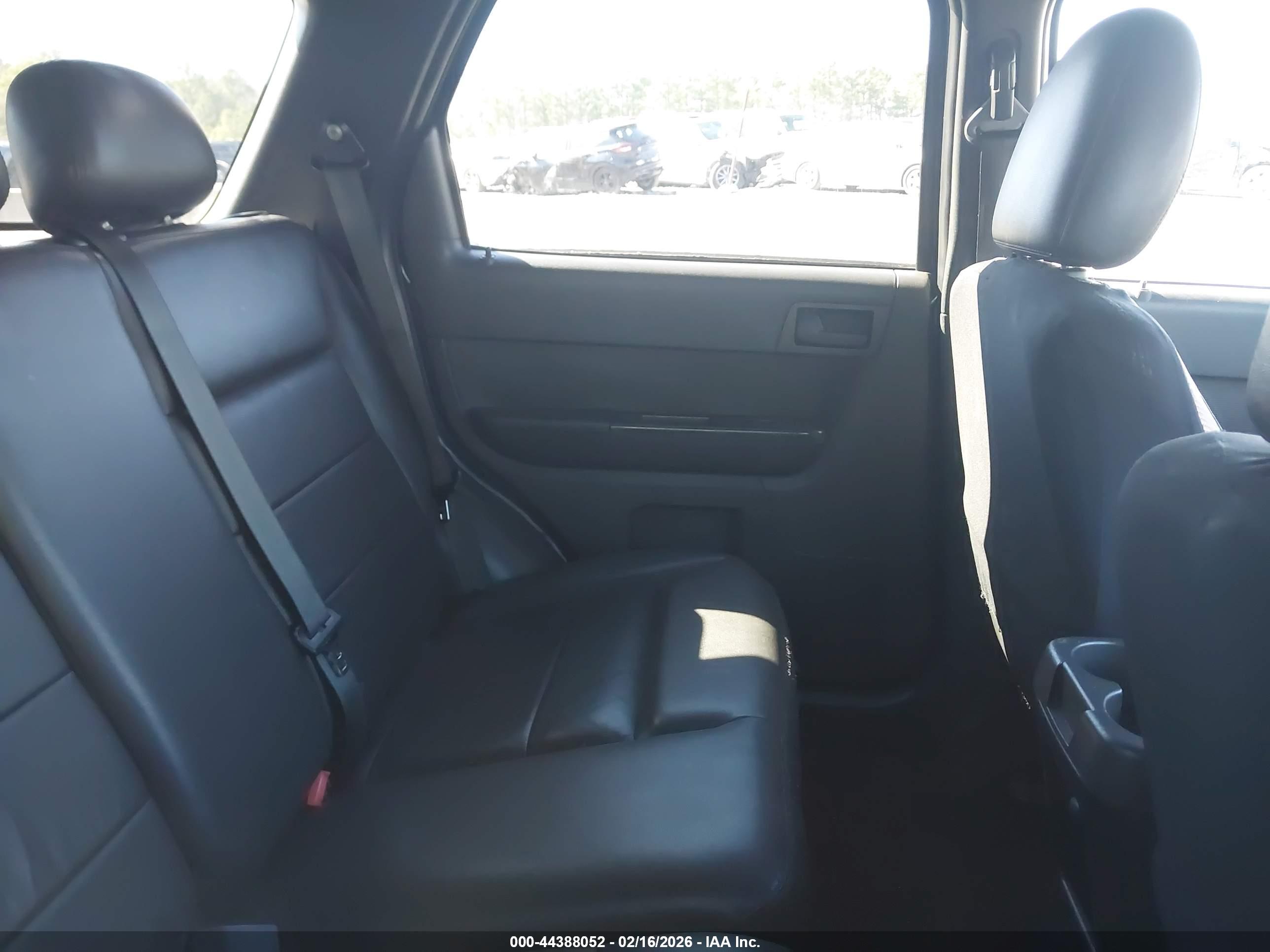 FORD ESCAPE image 8