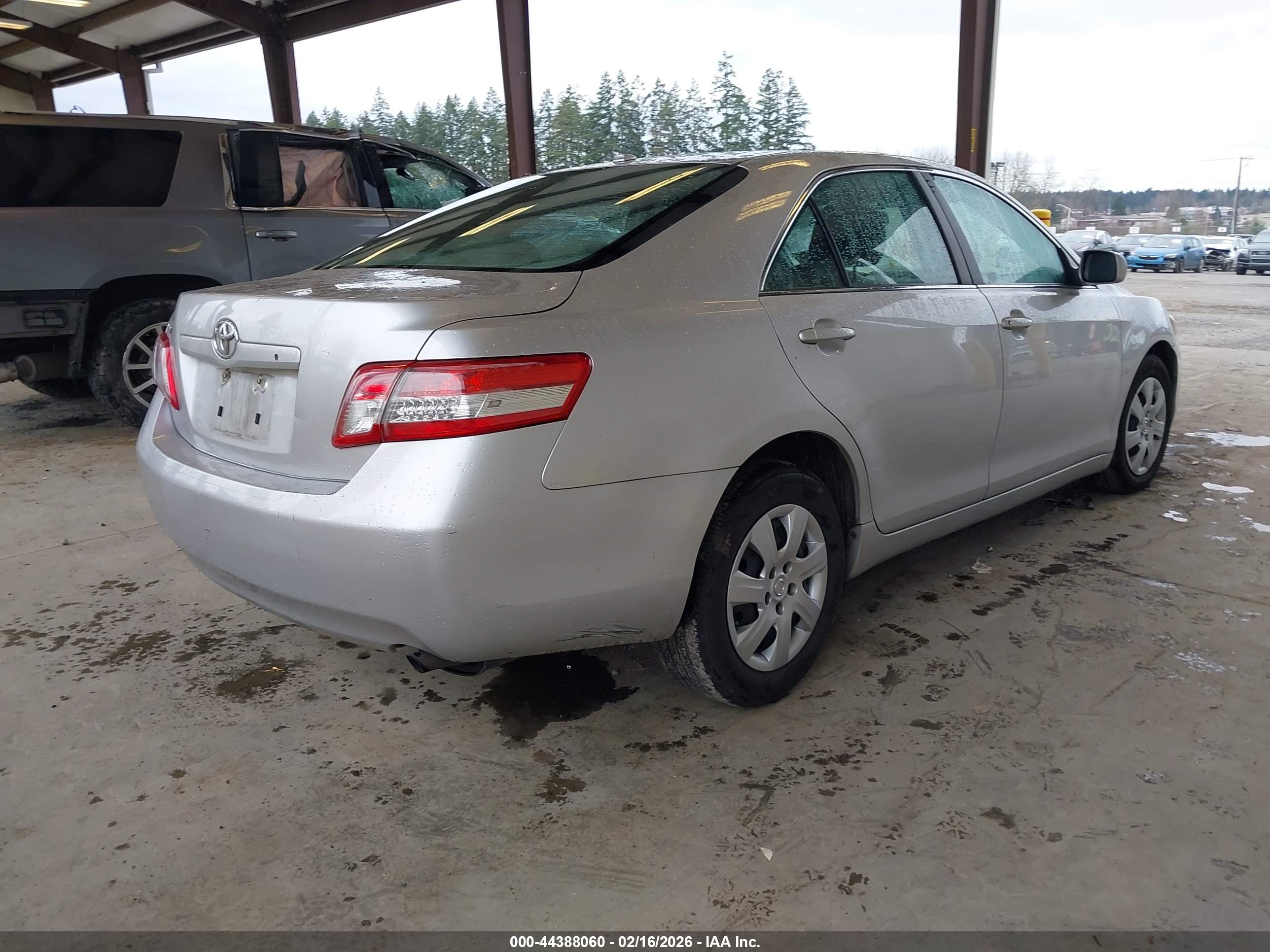 TOYOTA CAMRY image 4