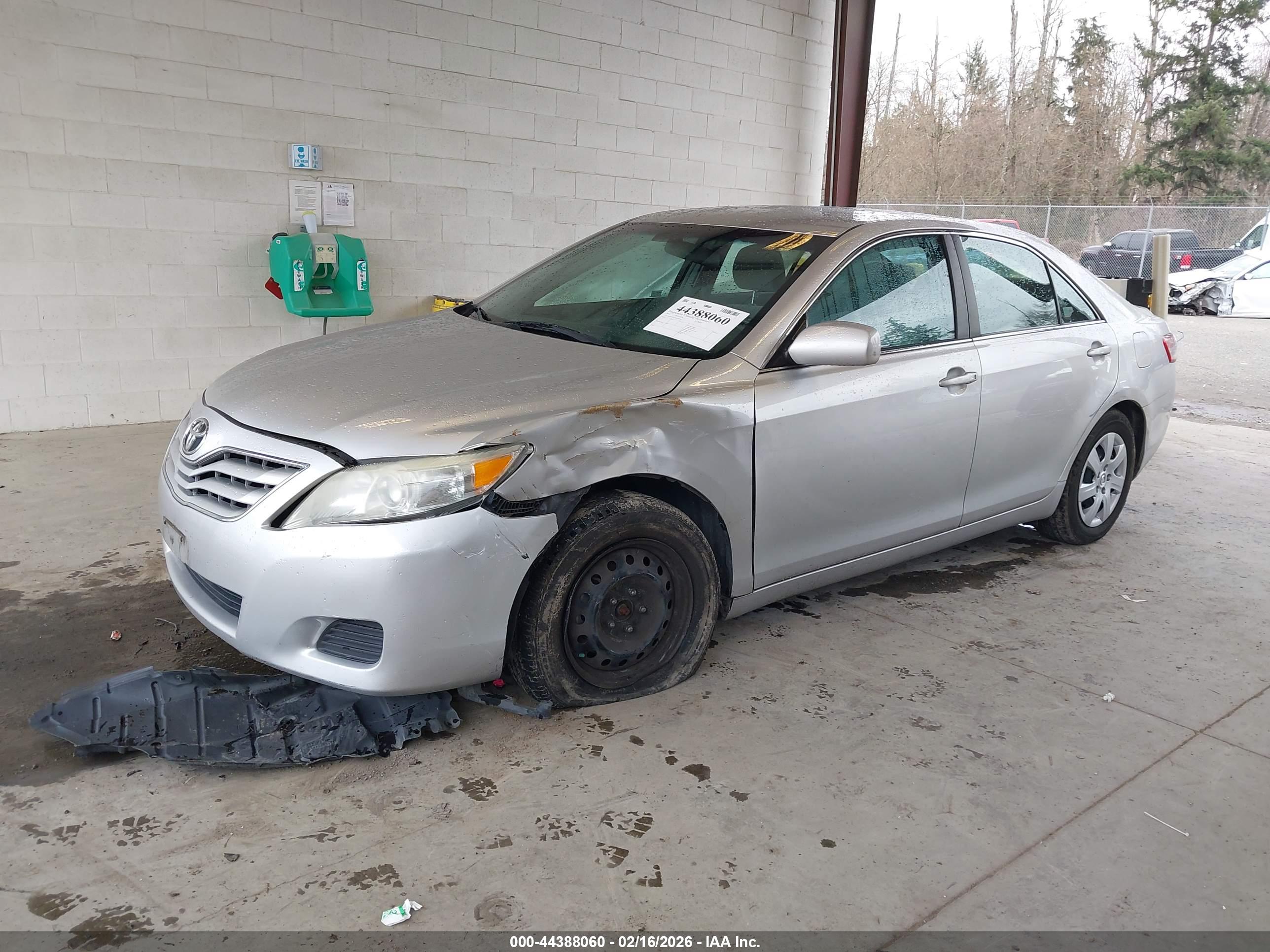 TOYOTA CAMRY image 6