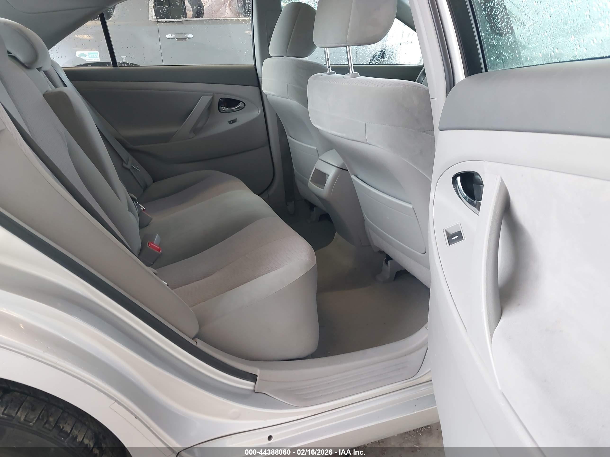 TOYOTA CAMRY image 8