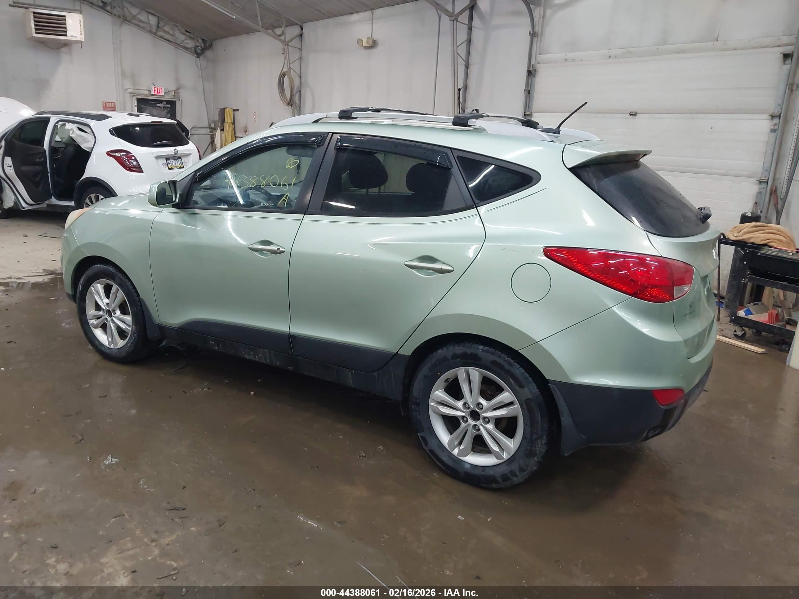 HYUNDAI TUCSON image 3