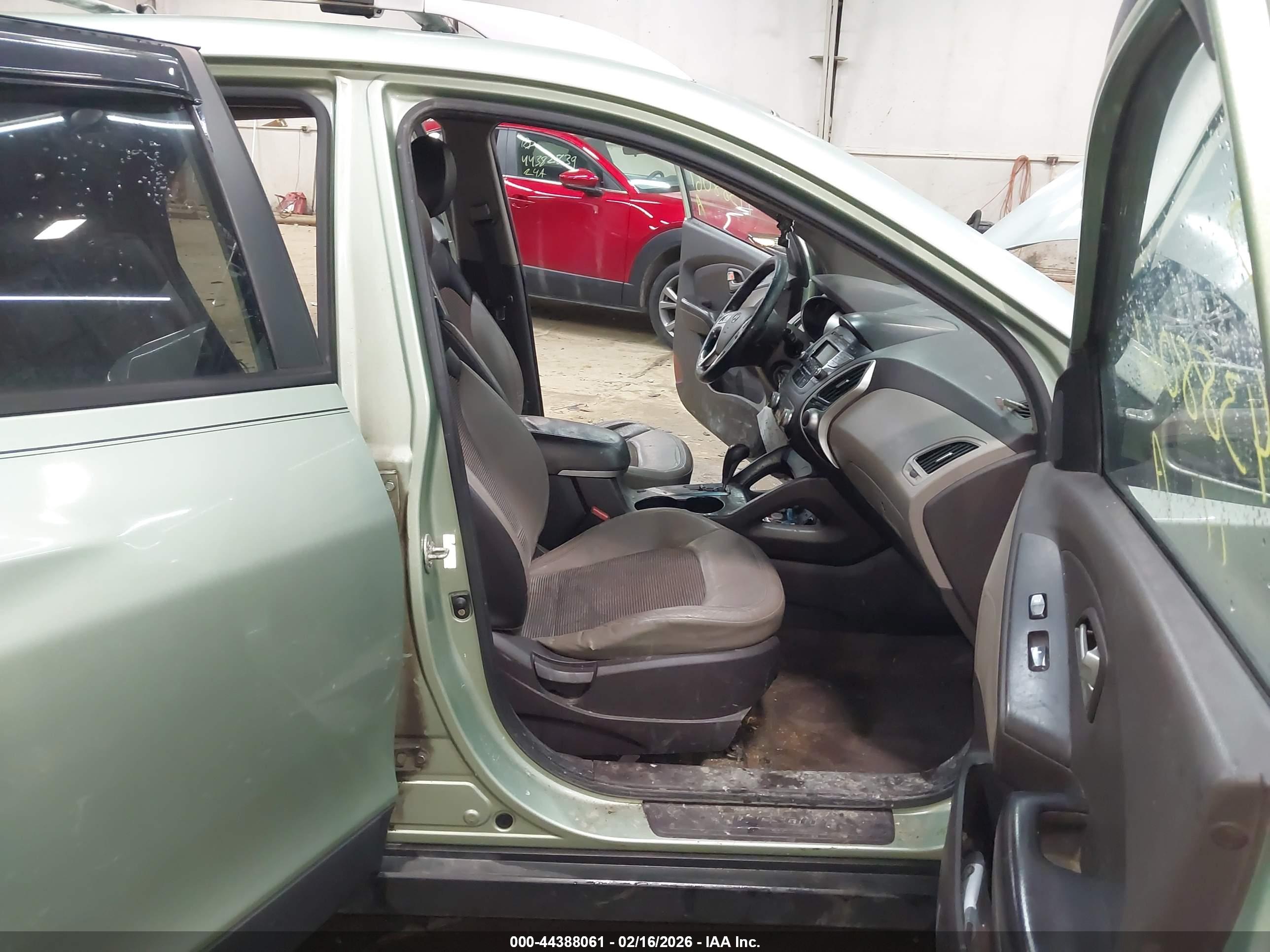 HYUNDAI TUCSON image 5