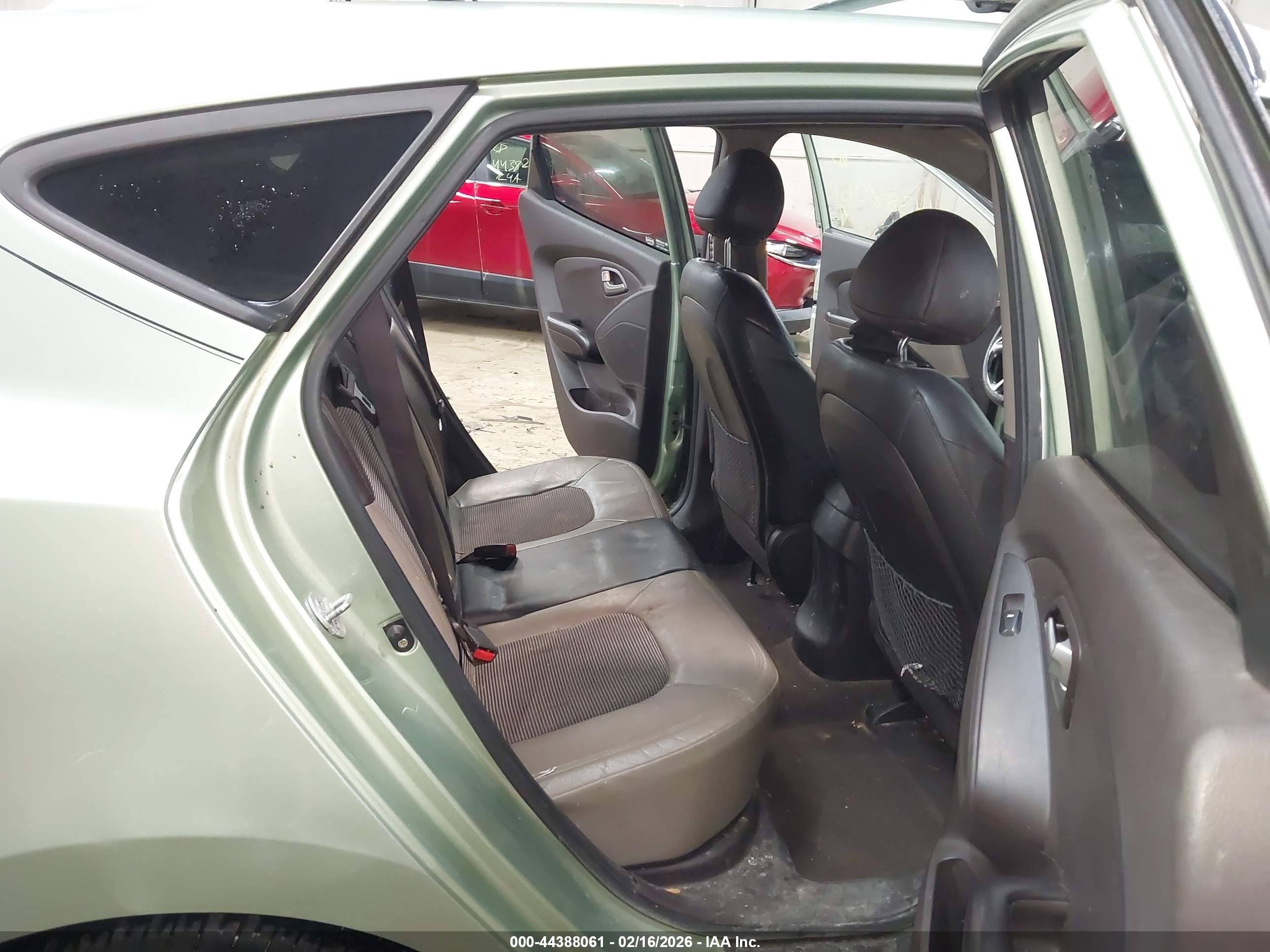 HYUNDAI TUCSON image 8