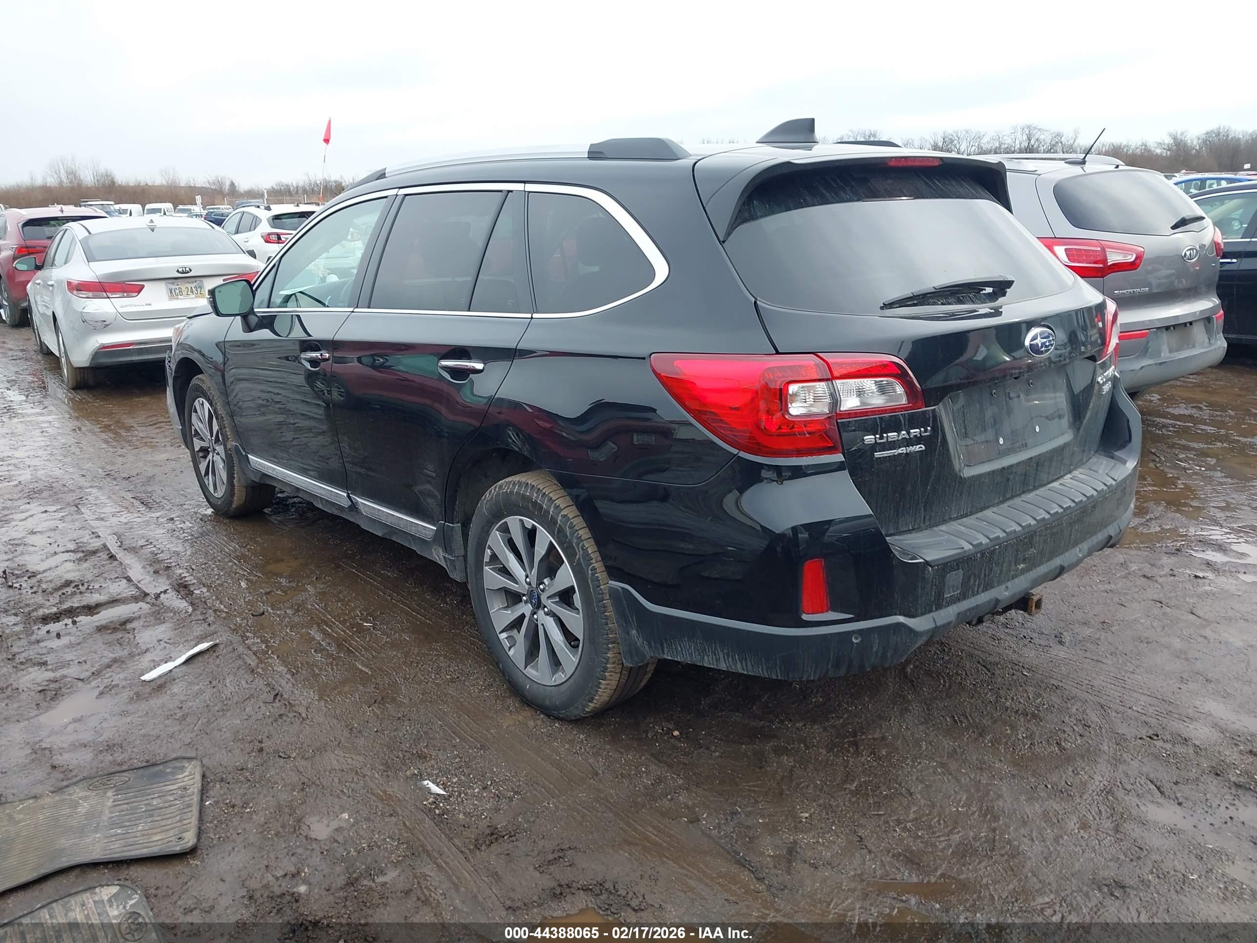 SUBARU OUTBACK image 3