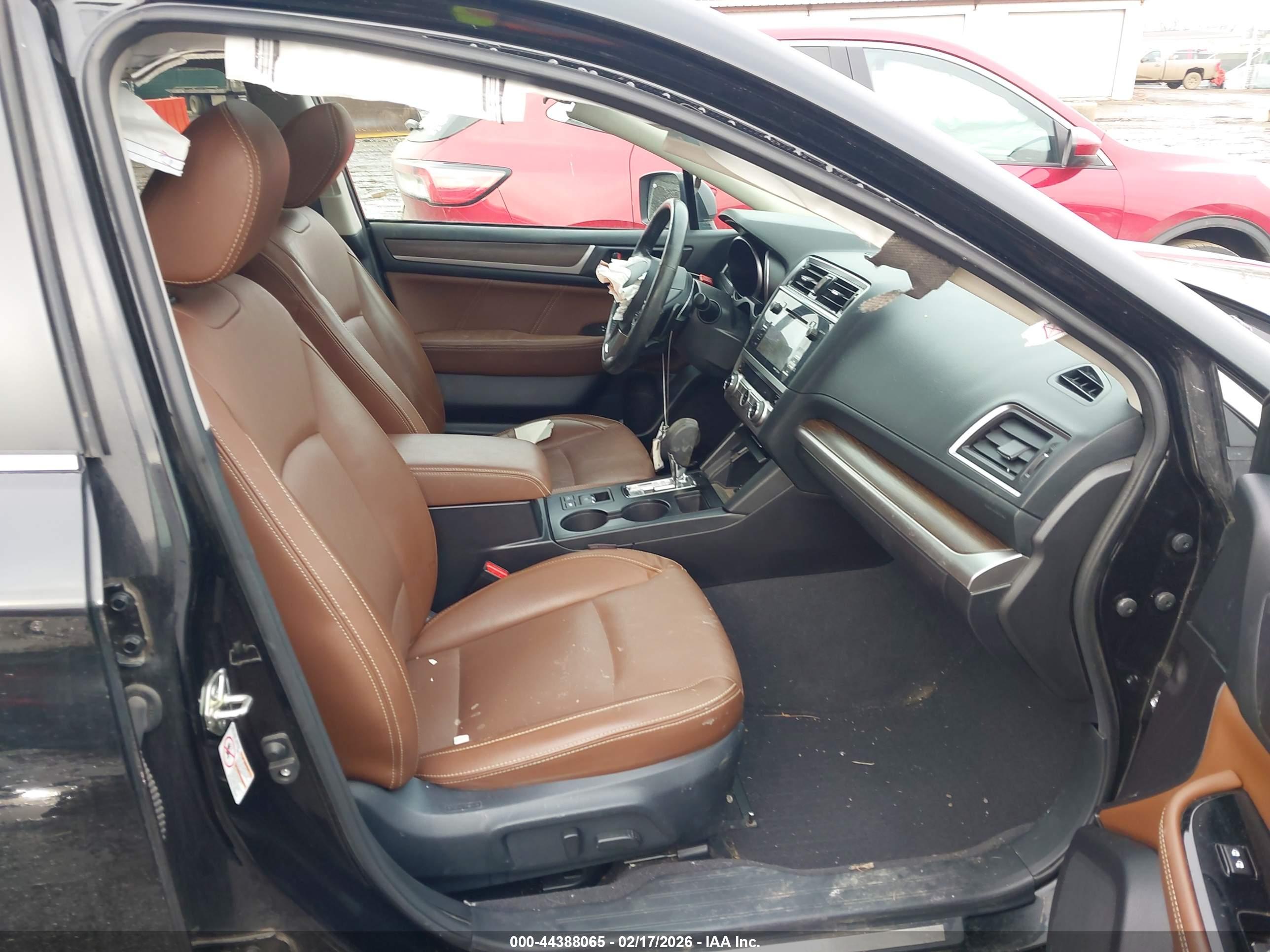 SUBARU OUTBACK image 5