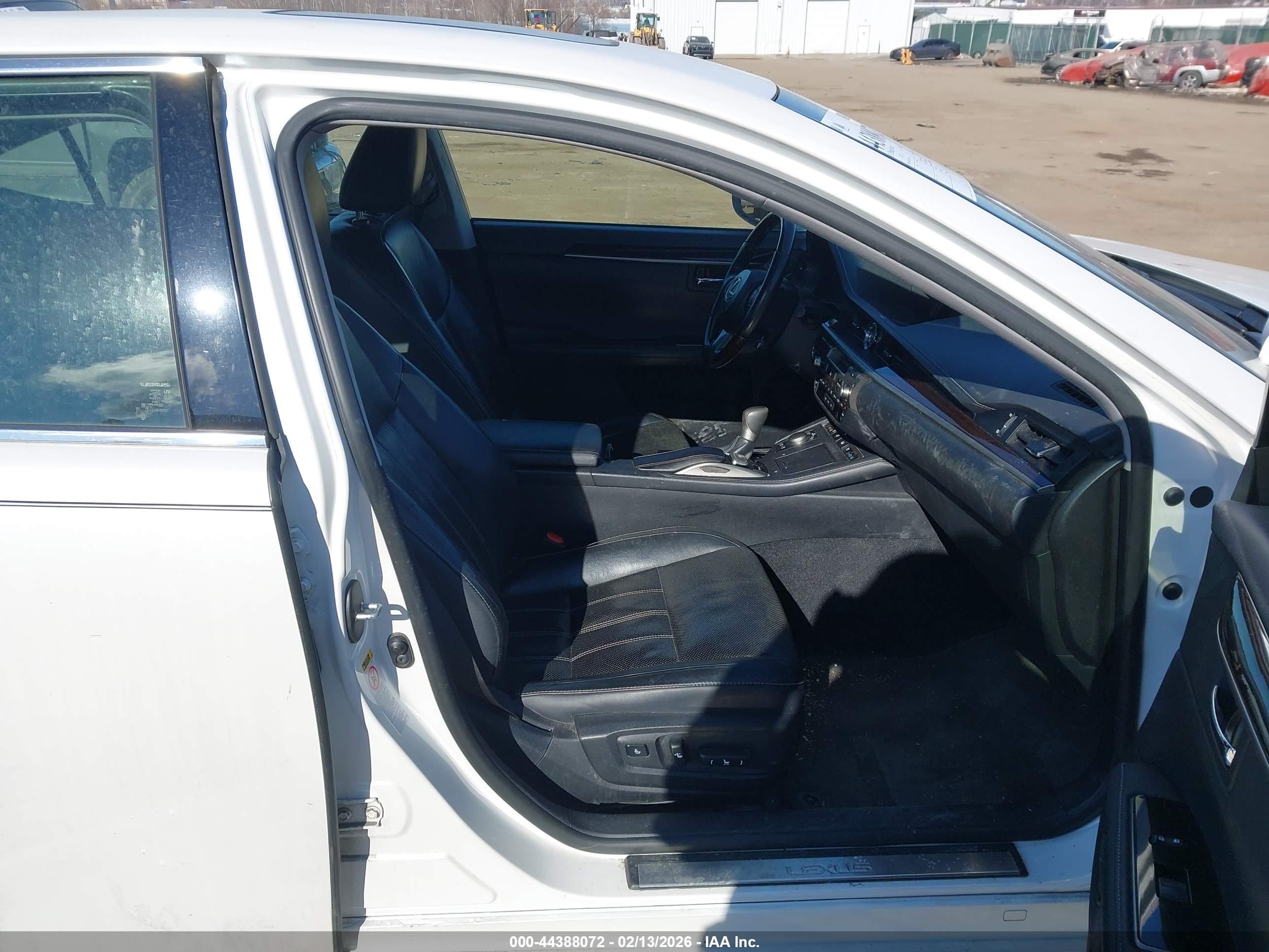 LEXUS ES image 5