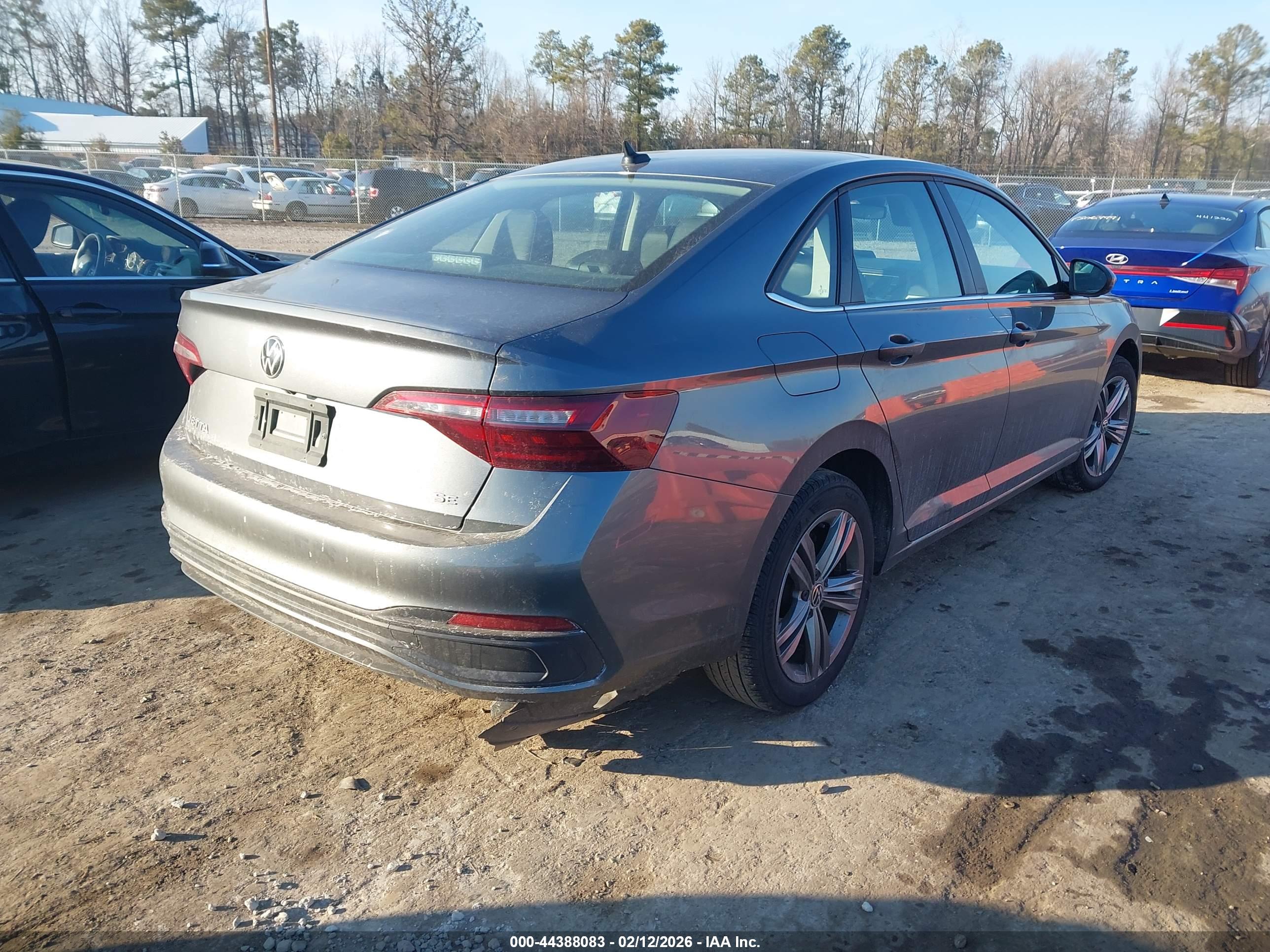 VOLKSWAGEN JETTA image 4