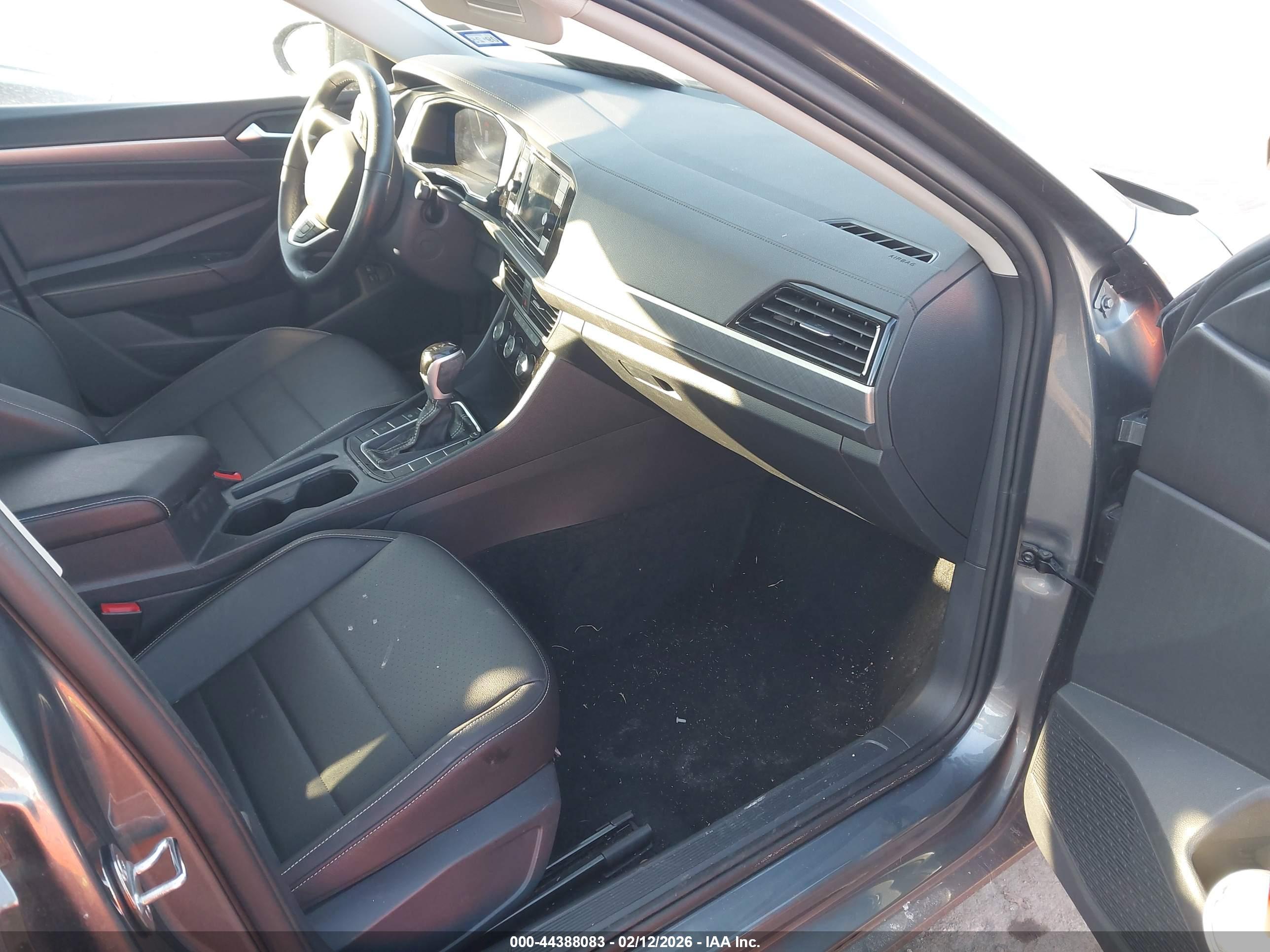VOLKSWAGEN JETTA image 5