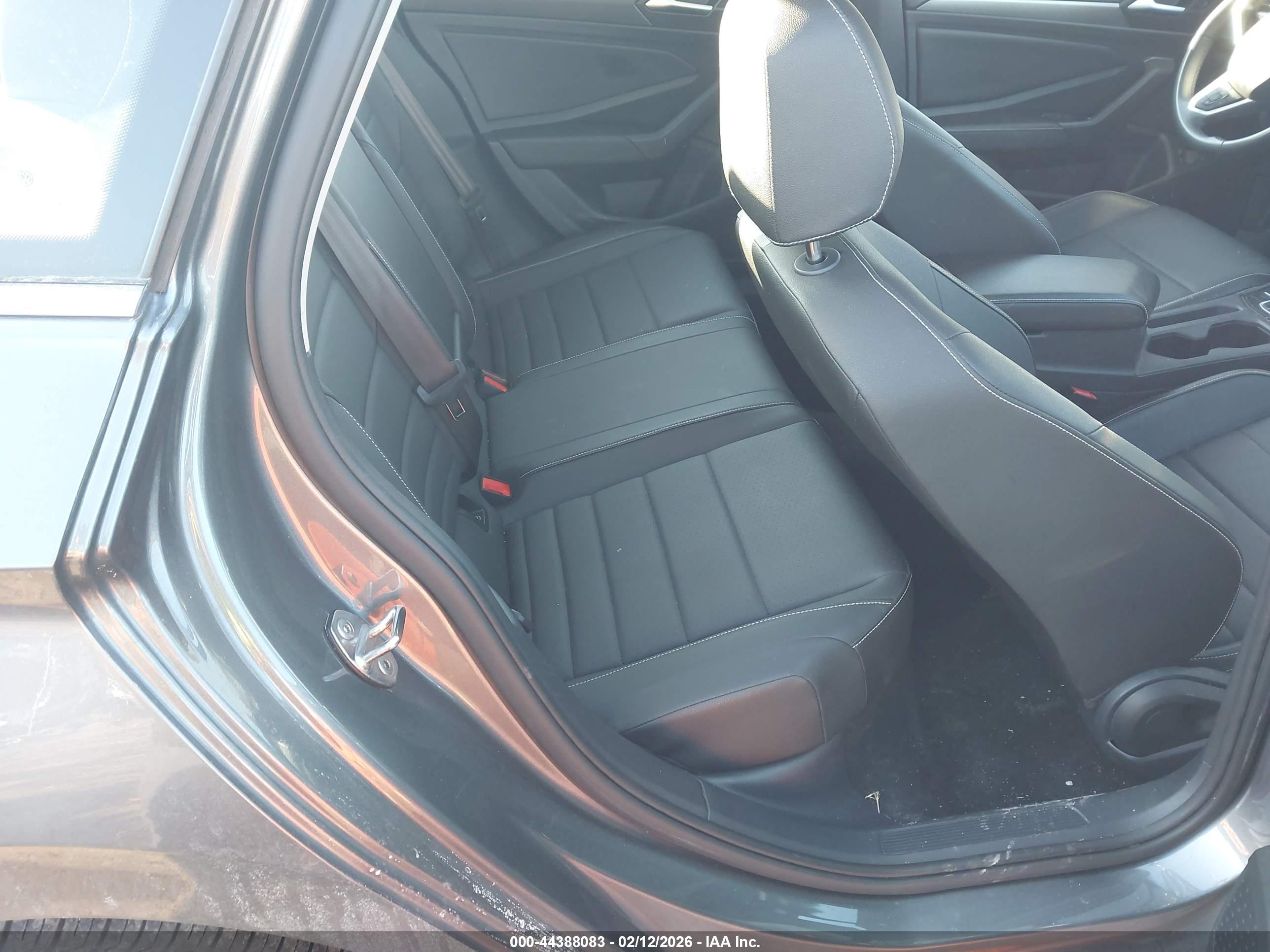 VOLKSWAGEN JETTA image 8