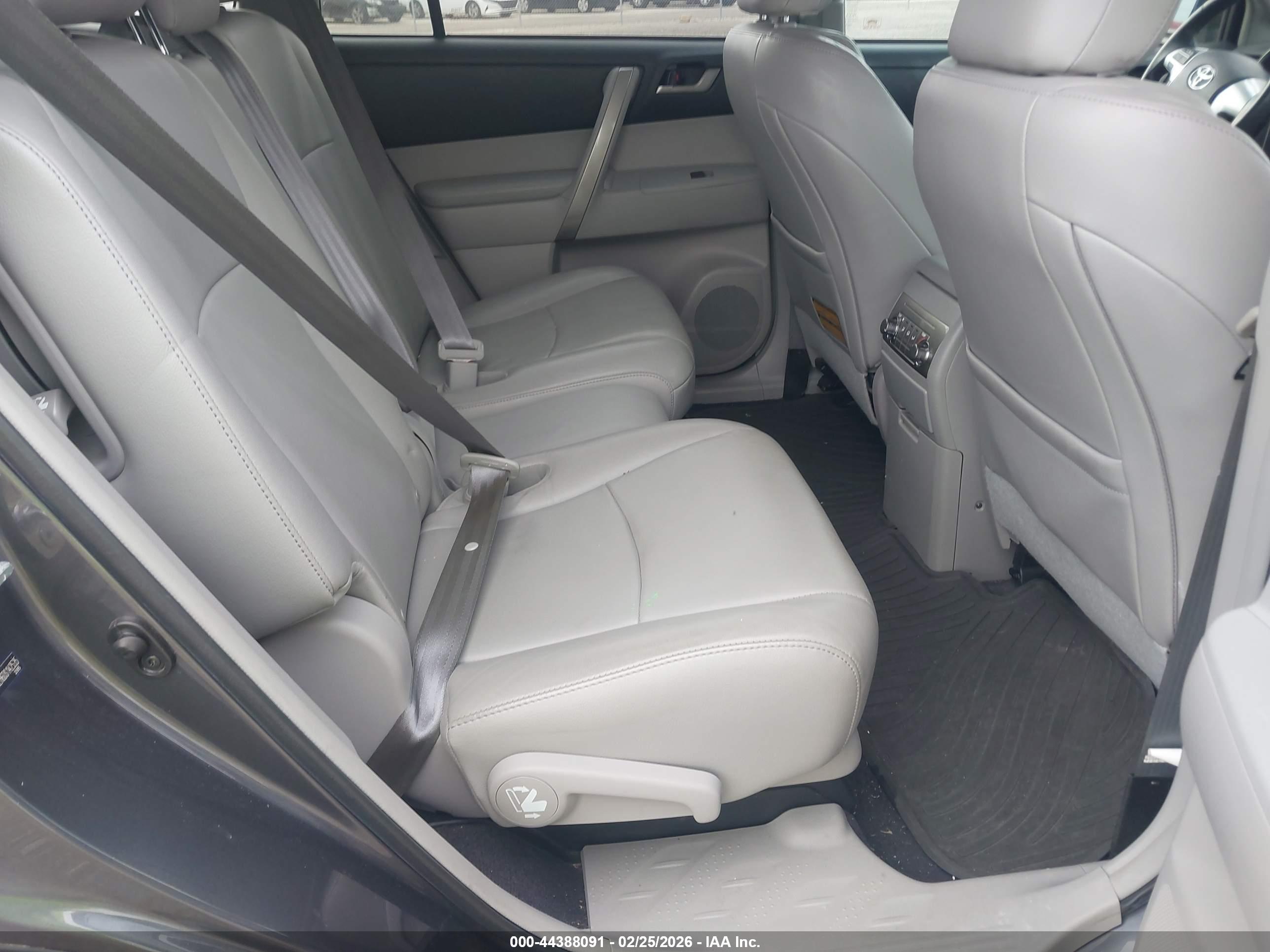 TOYOTA HIGHLANDER image 8