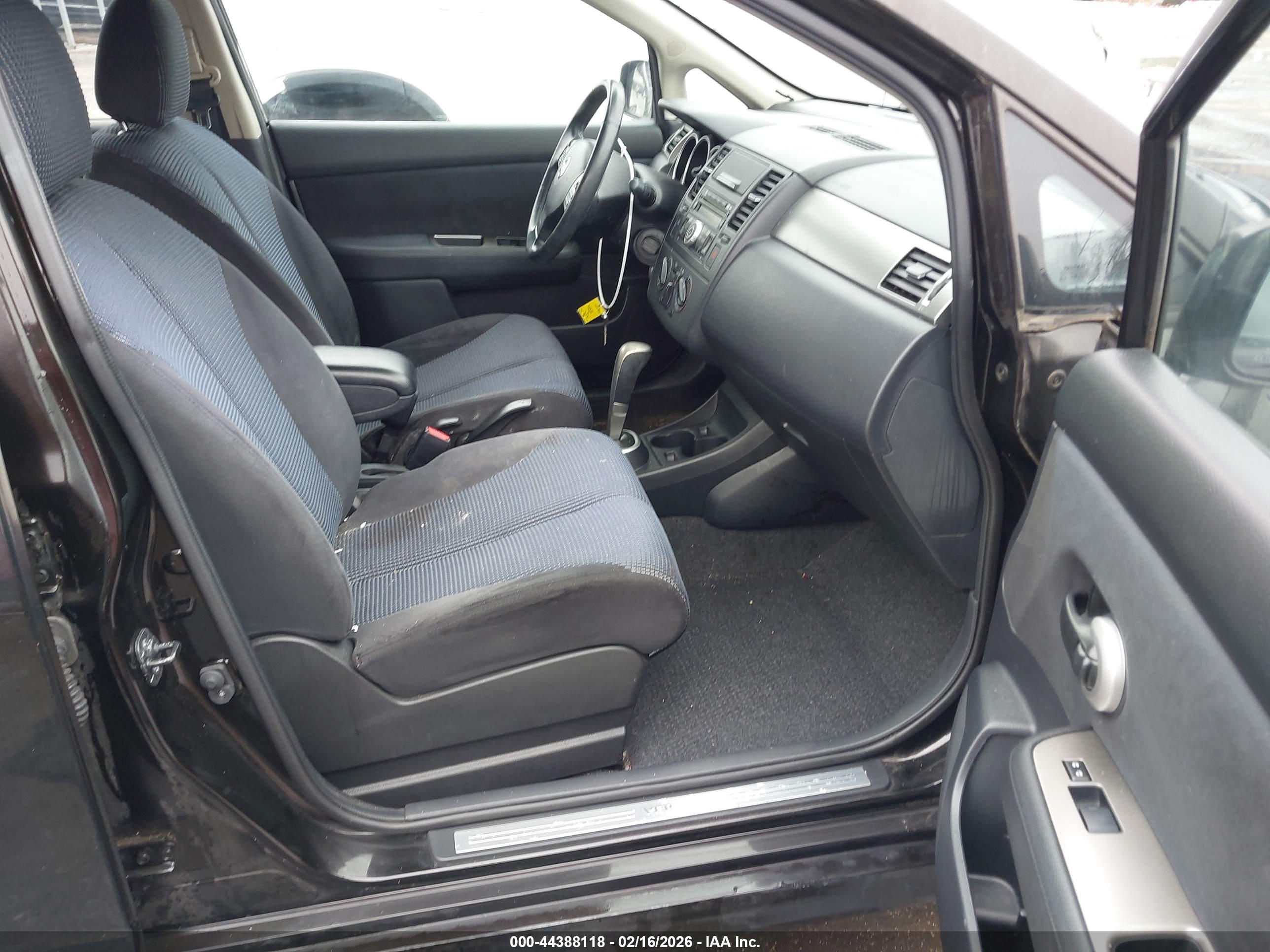 NISSAN VERSA image 5